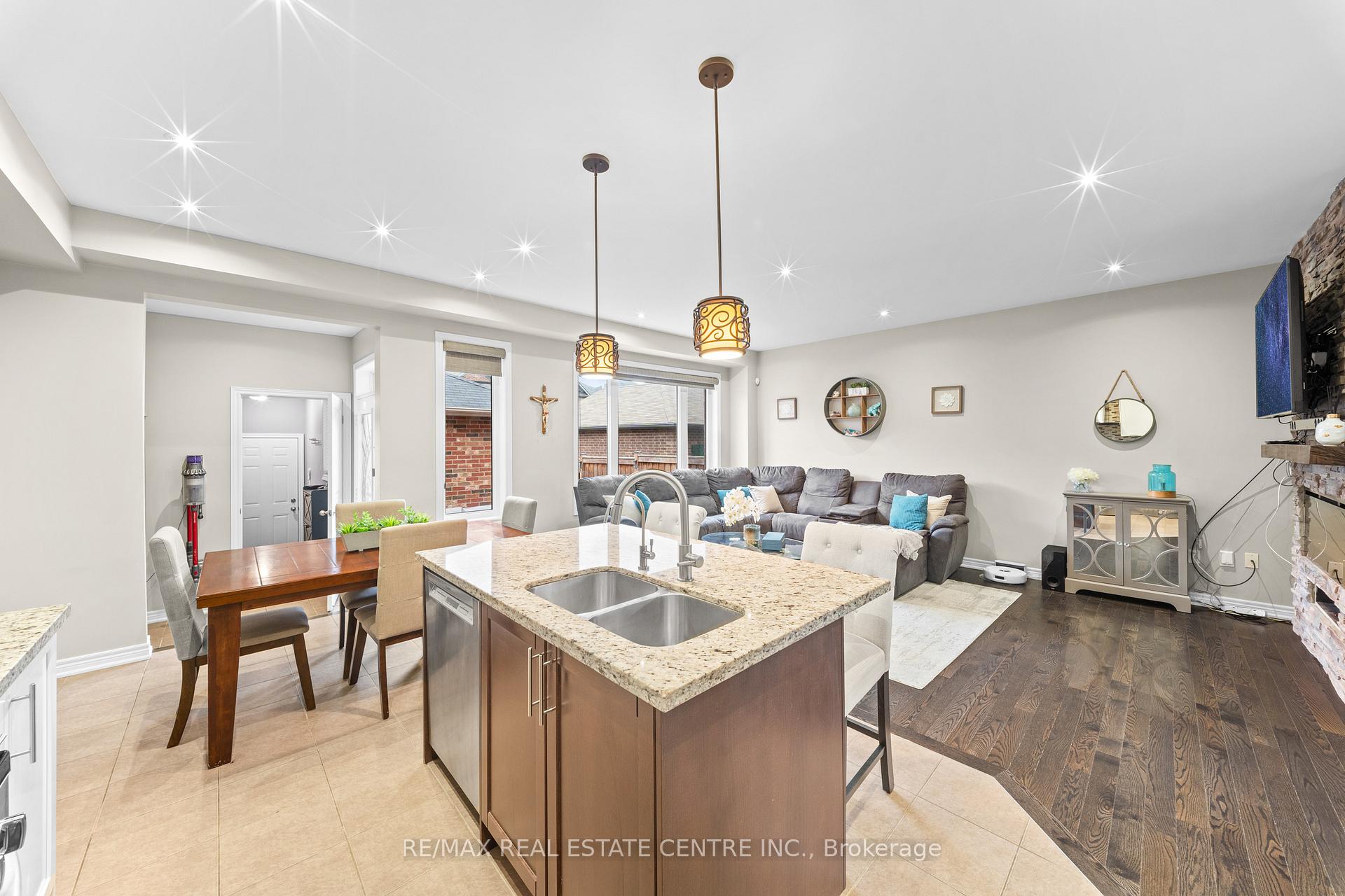Photo 22 of 244 Moody Drive, Vaughan, Kleinburg — HOMEH