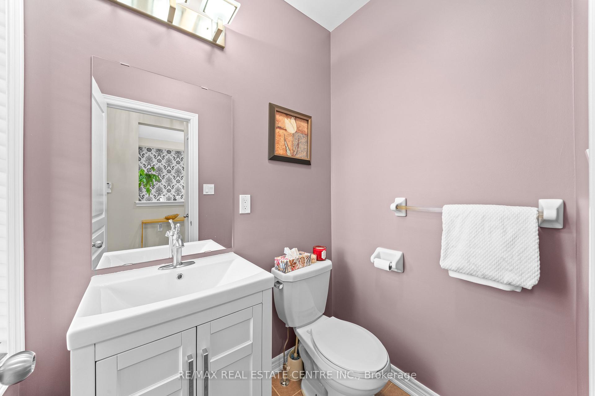 Photo 23 of 244 Moody Drive, Vaughan, Kleinburg — HOMEH