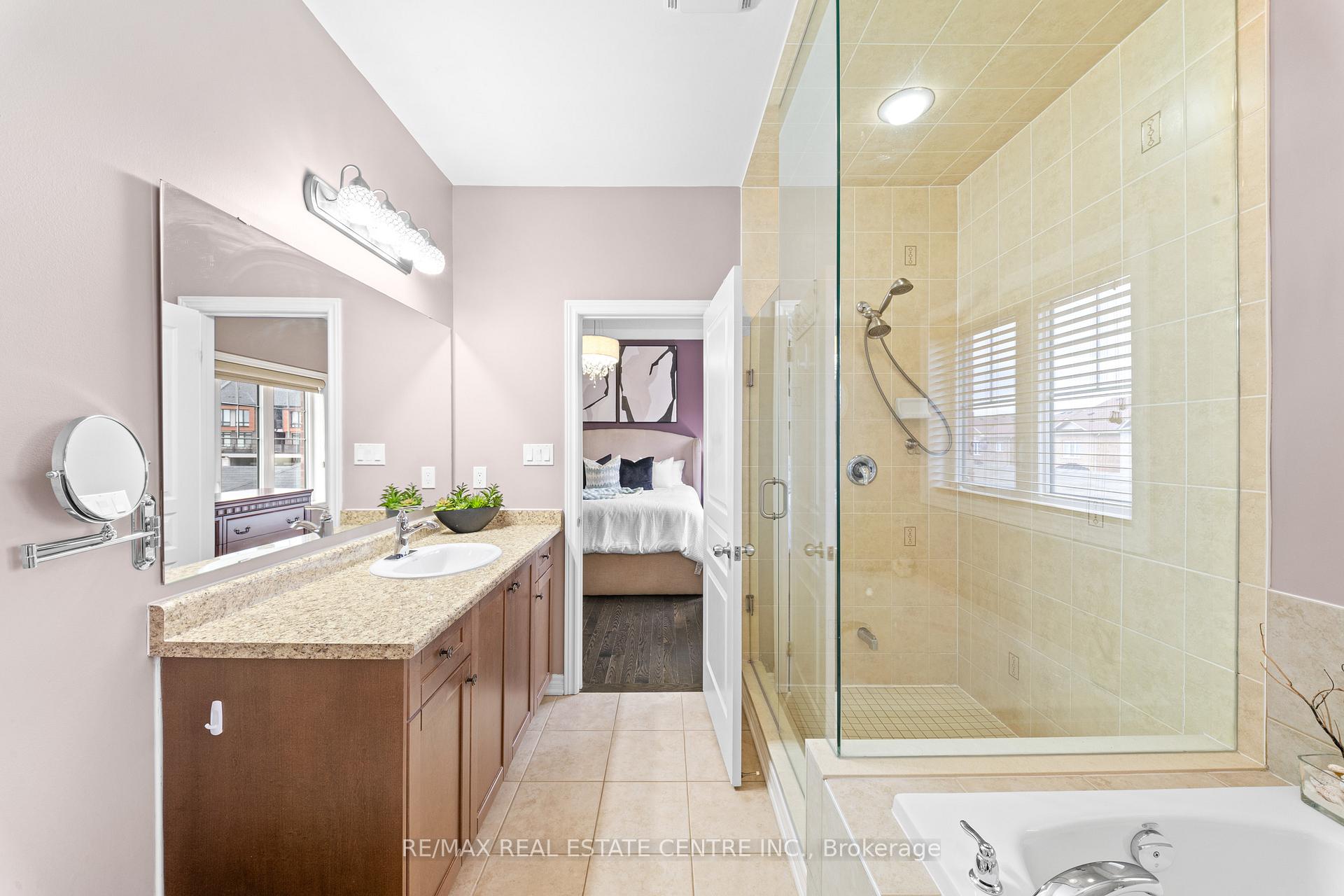 Photo 33 of 244 Moody Drive, Vaughan, Kleinburg — HOMEH
