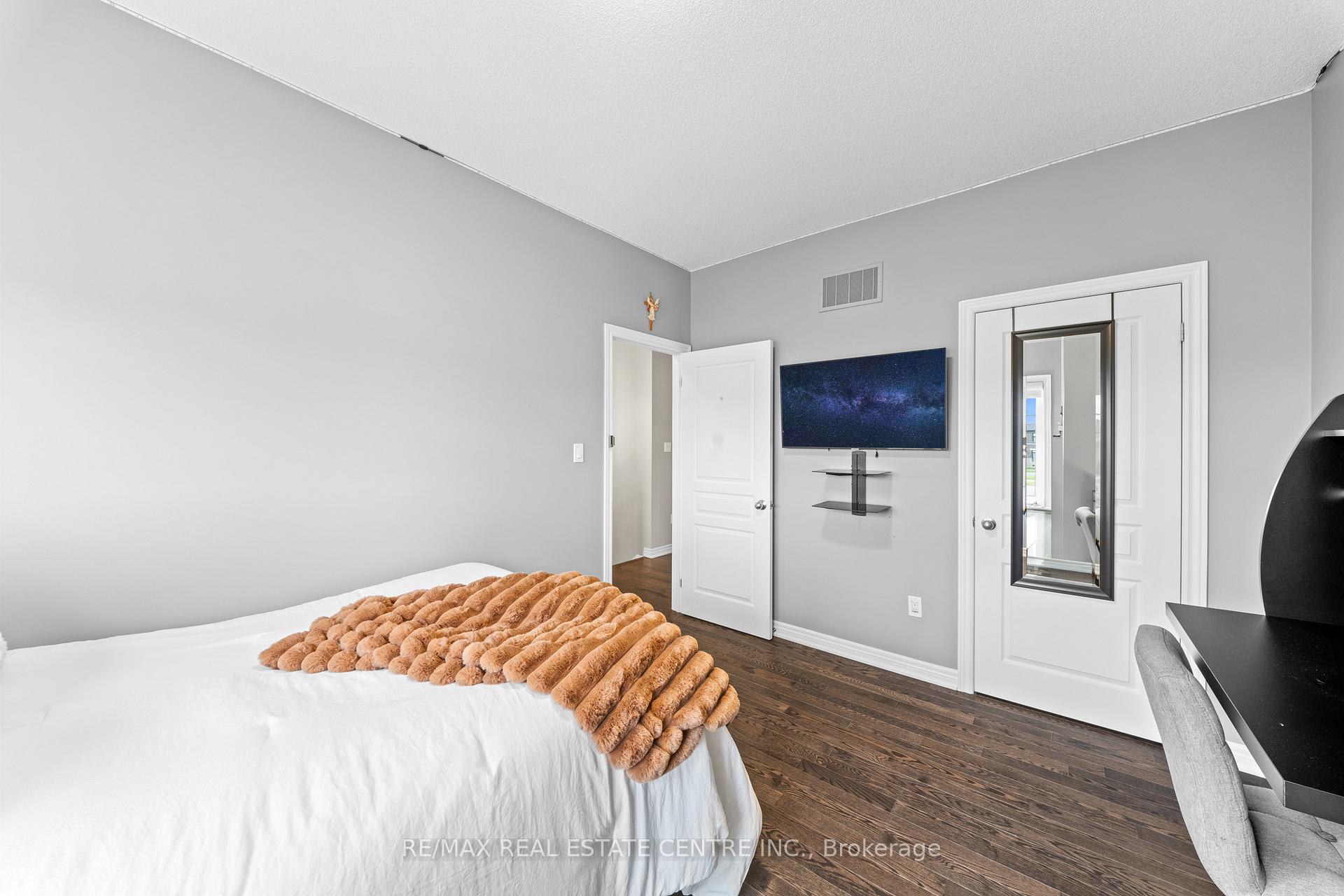 Photo 35 of 244 Moody Drive, Vaughan, Kleinburg — HOMEH