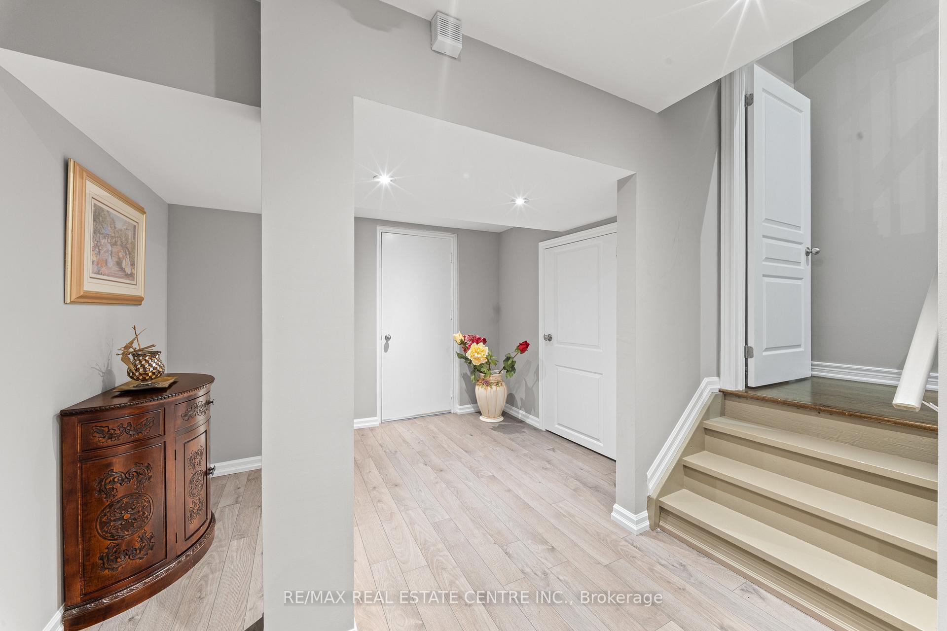 Photo 40 of 244 Moody Drive, Vaughan, Kleinburg — HOMEH