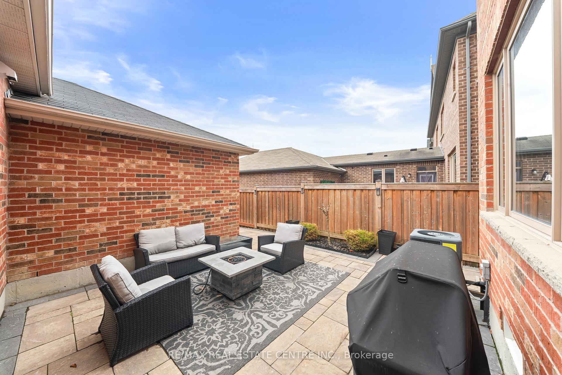 Photo 46 of 244 Moody Drive, Vaughan, Kleinburg — HOMEH