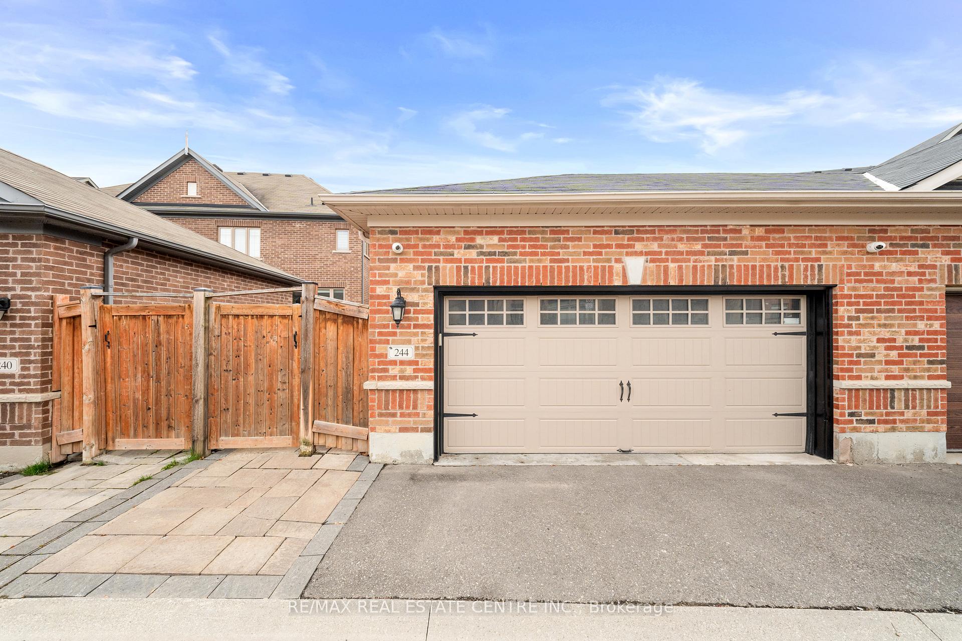 Photo 49 of 244 Moody Drive, Vaughan, Kleinburg — HOMEH