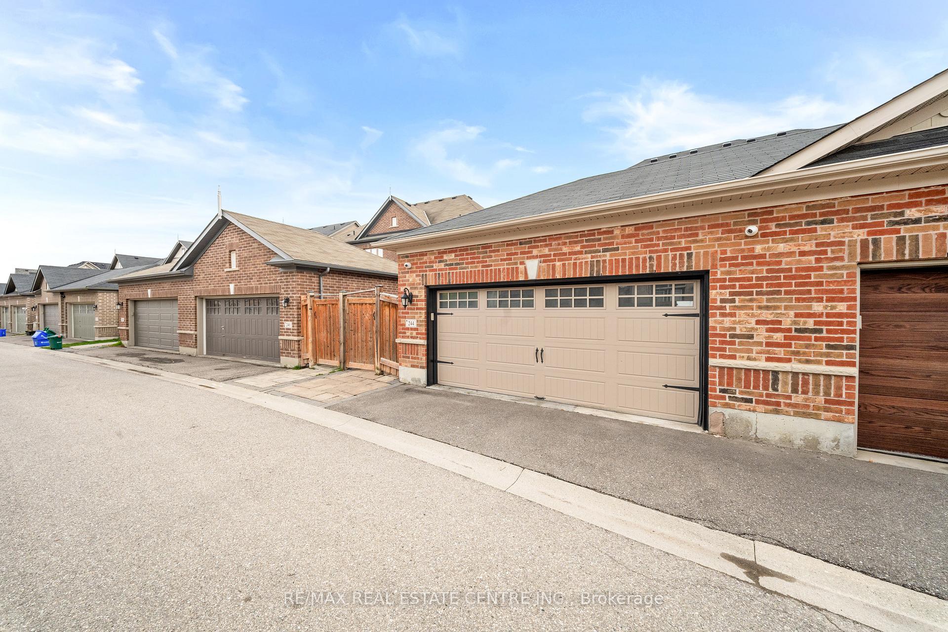 Photo 50 of 244 Moody Drive, Vaughan, Kleinburg — HOMEH