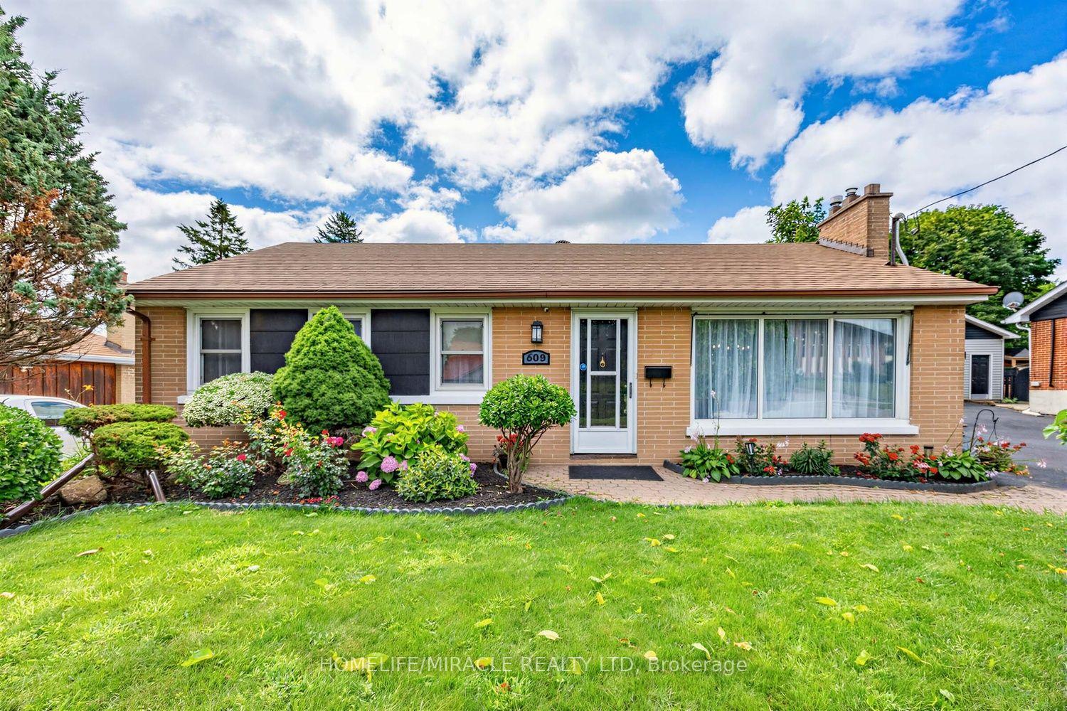 Photo 3 of 509 Beurling Avenue, Oshawa, McLaughlin — HOMEH