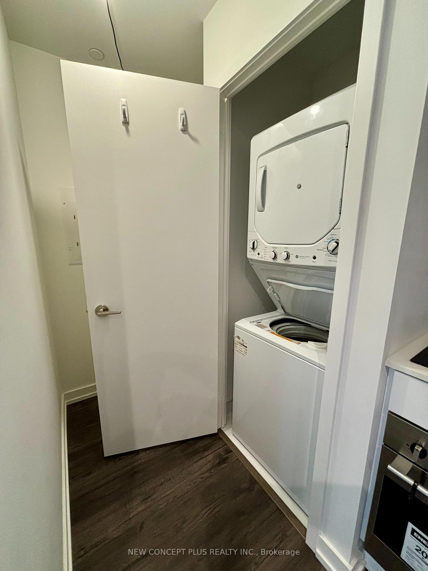 Photo 10 of Unit 811, 33 Helendale Avenue W, Toronto, Yonge-Eglinton — HOMEH