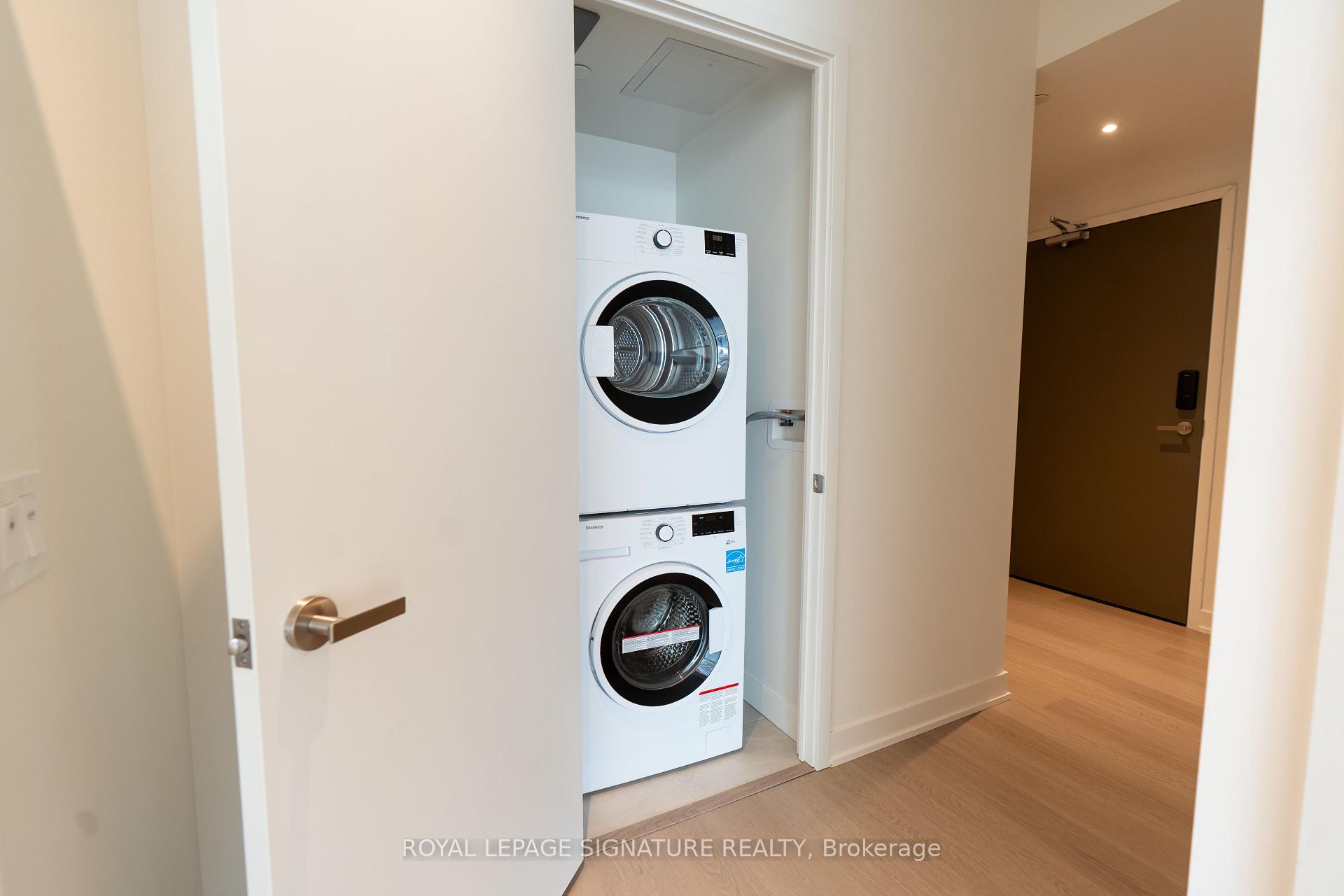 Photo 3 of Unit 4312, 448 Burnhamthorpe Road W, Mississauga, City Centre — HOMEH