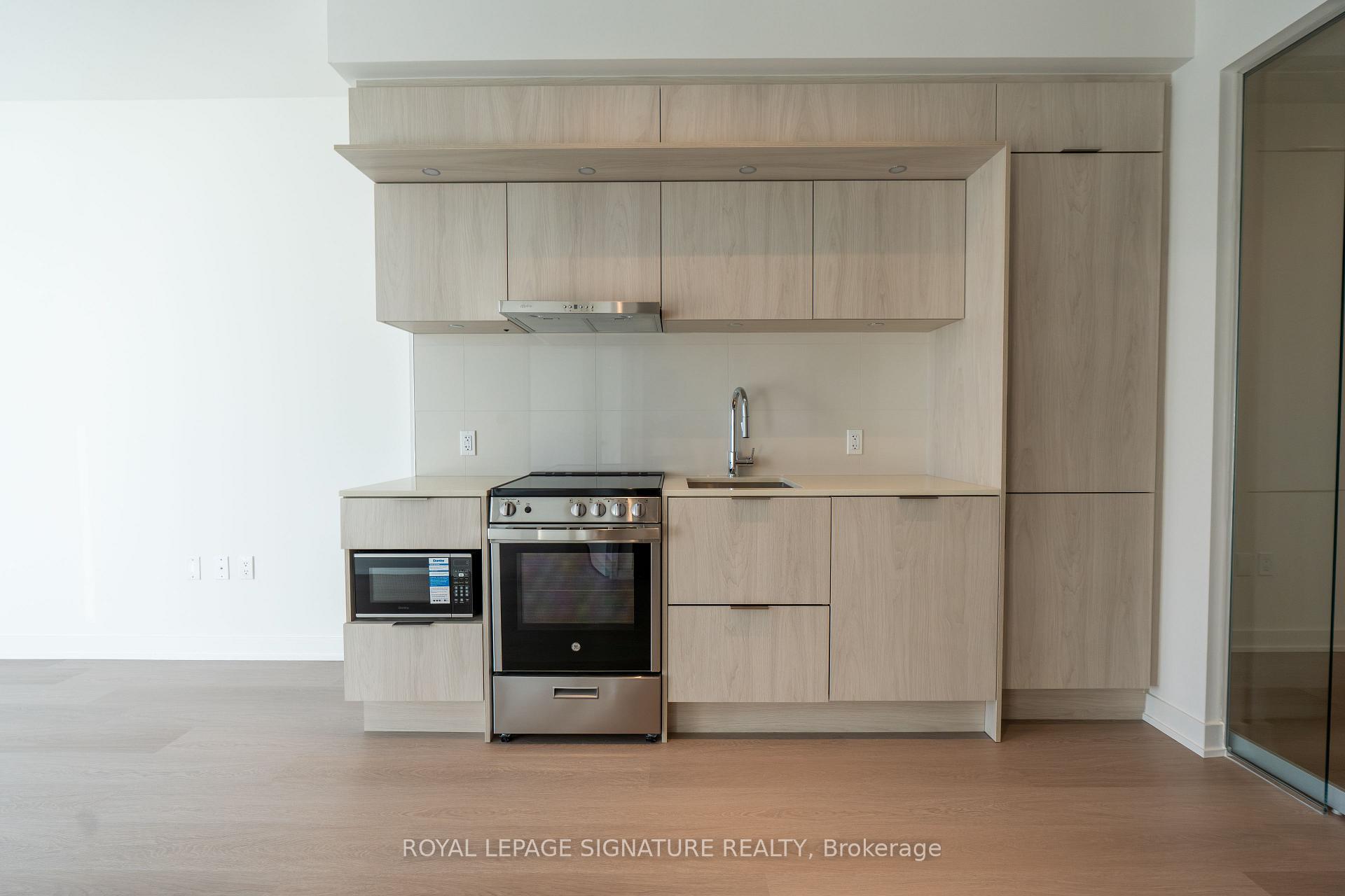 Photo 6 of Unit 4312, 448 Burnhamthorpe Road W, Mississauga, City Centre — HOMEH
