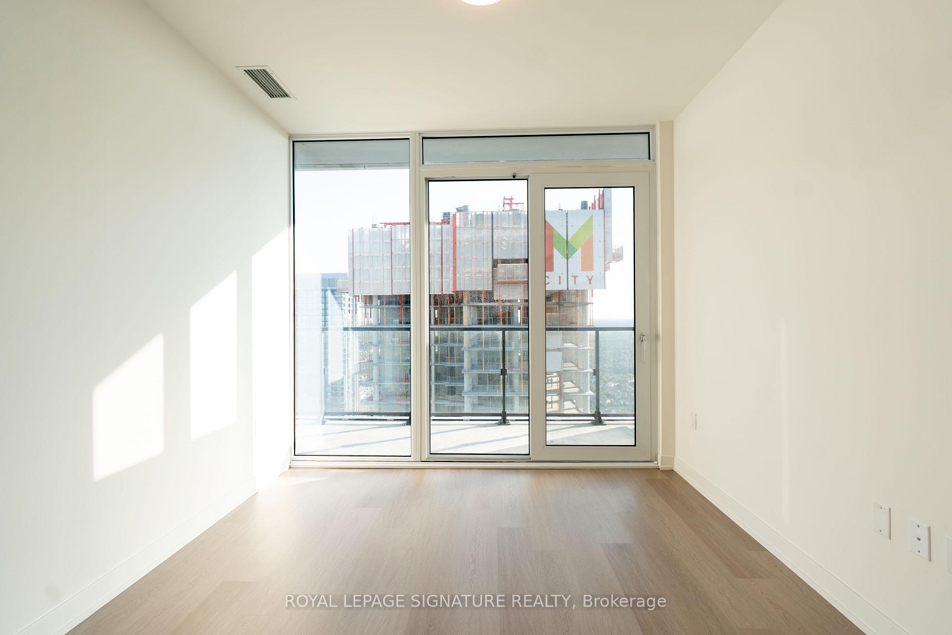 Photo 7 of Unit 4312, 448 Burnhamthorpe Road W, Mississauga, City Centre — HOMEH