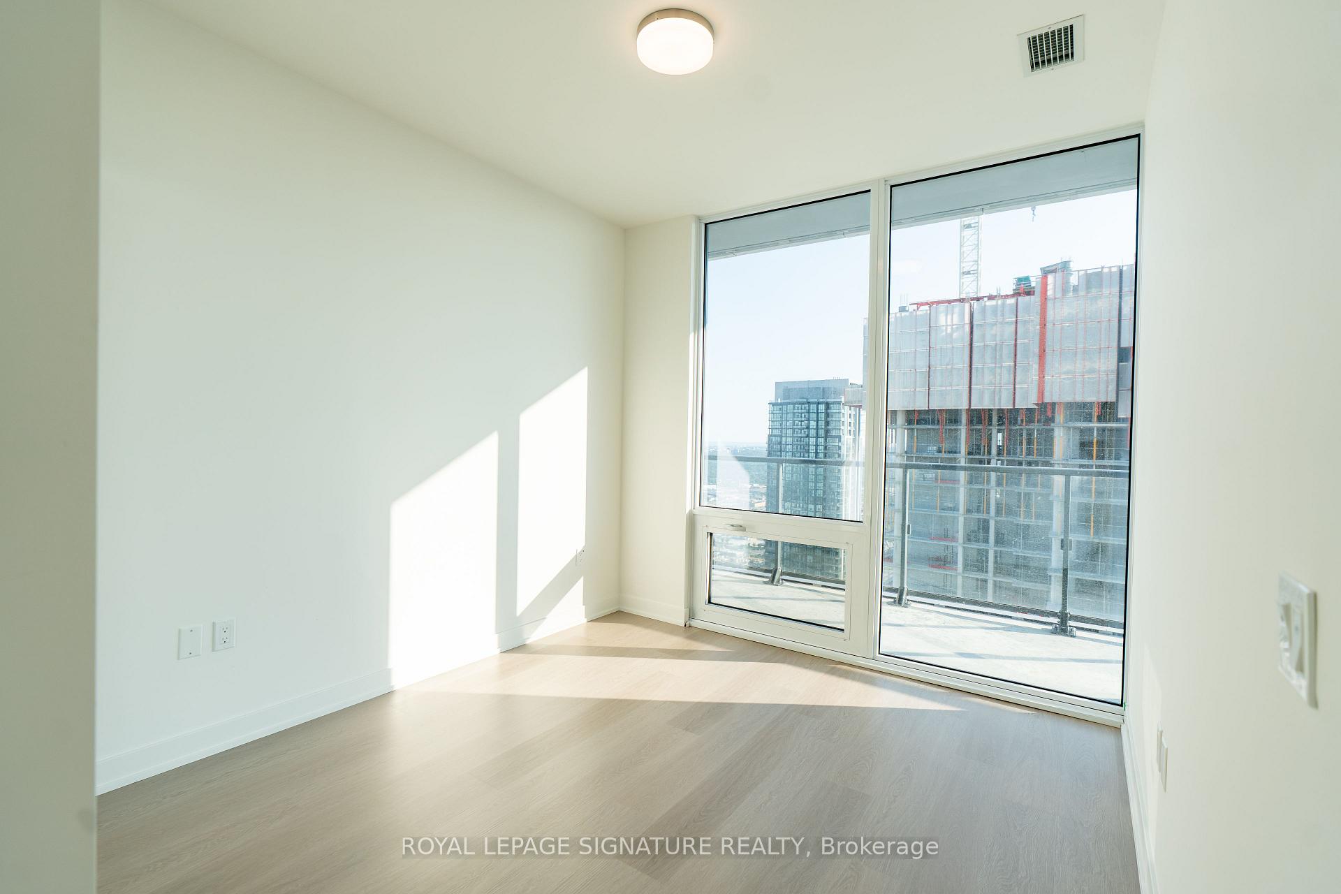 Photo 10 of Unit 4312, 448 Burnhamthorpe Road W, Mississauga, City Centre — HOMEH