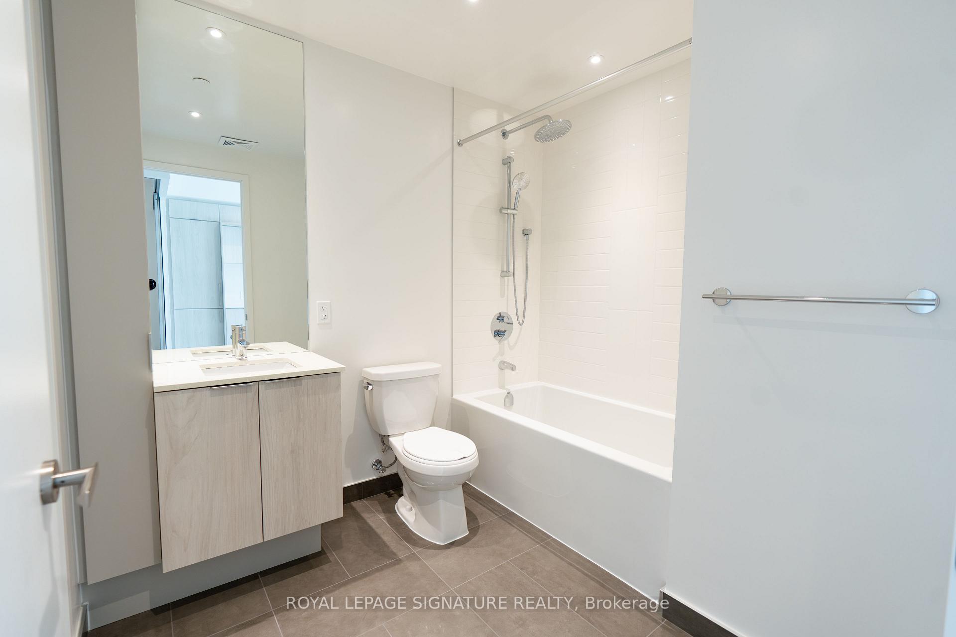 Photo 12 of Unit 4312, 448 Burnhamthorpe Road W, Mississauga, City Centre — HOMEH