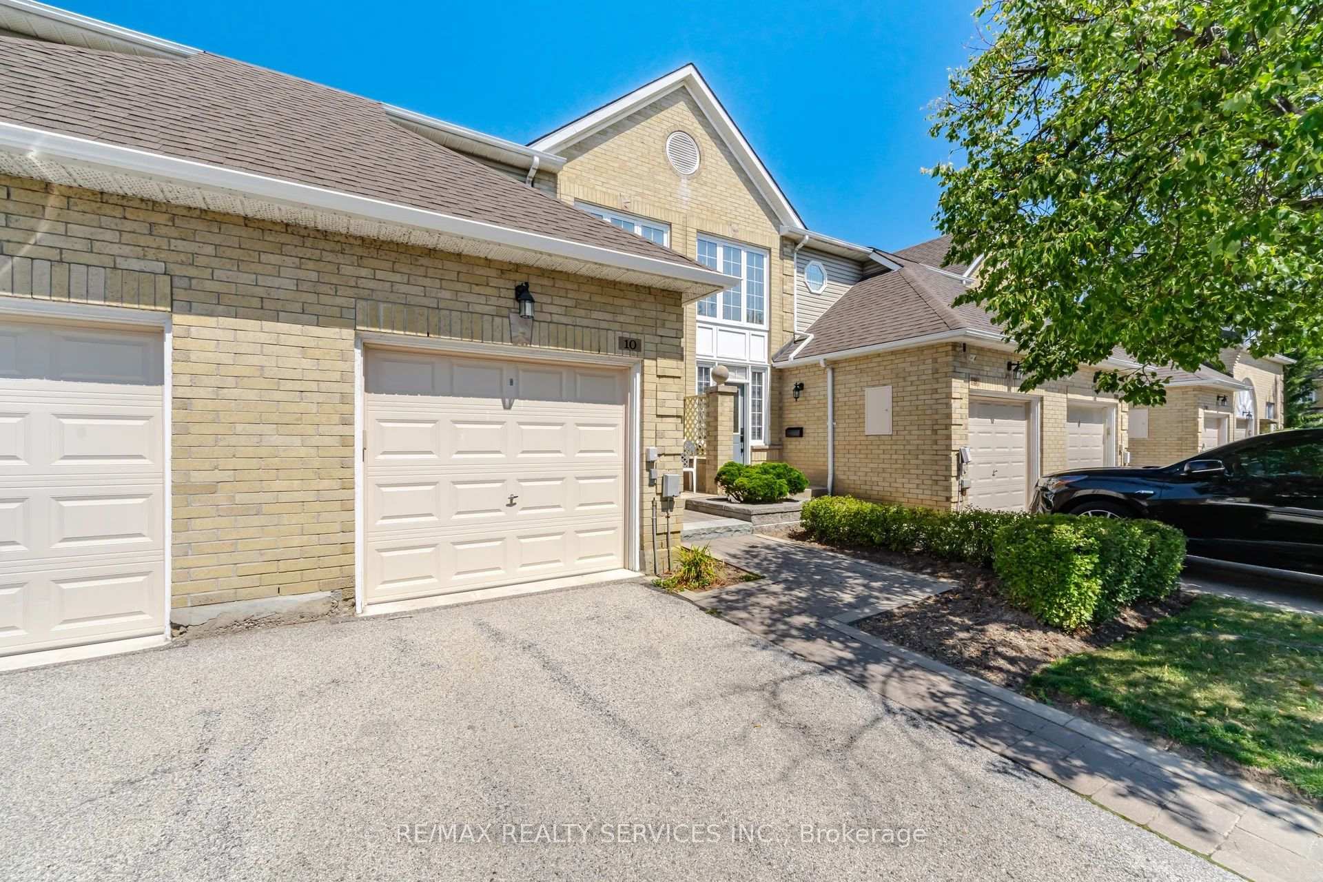 Photo 2 of 10 Hartnell Square, Brampton, Central Park — HOMEH