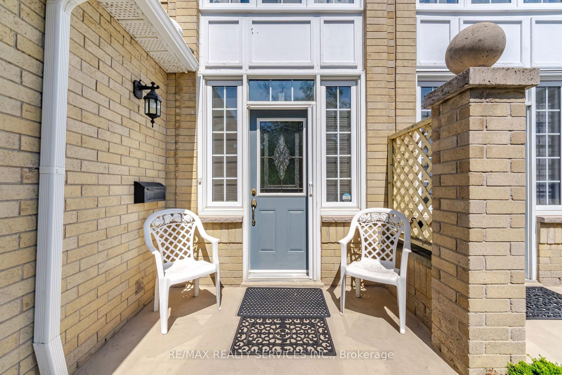 Photo 3 of 10 Hartnell Square, Brampton, Central Park — HOMEH