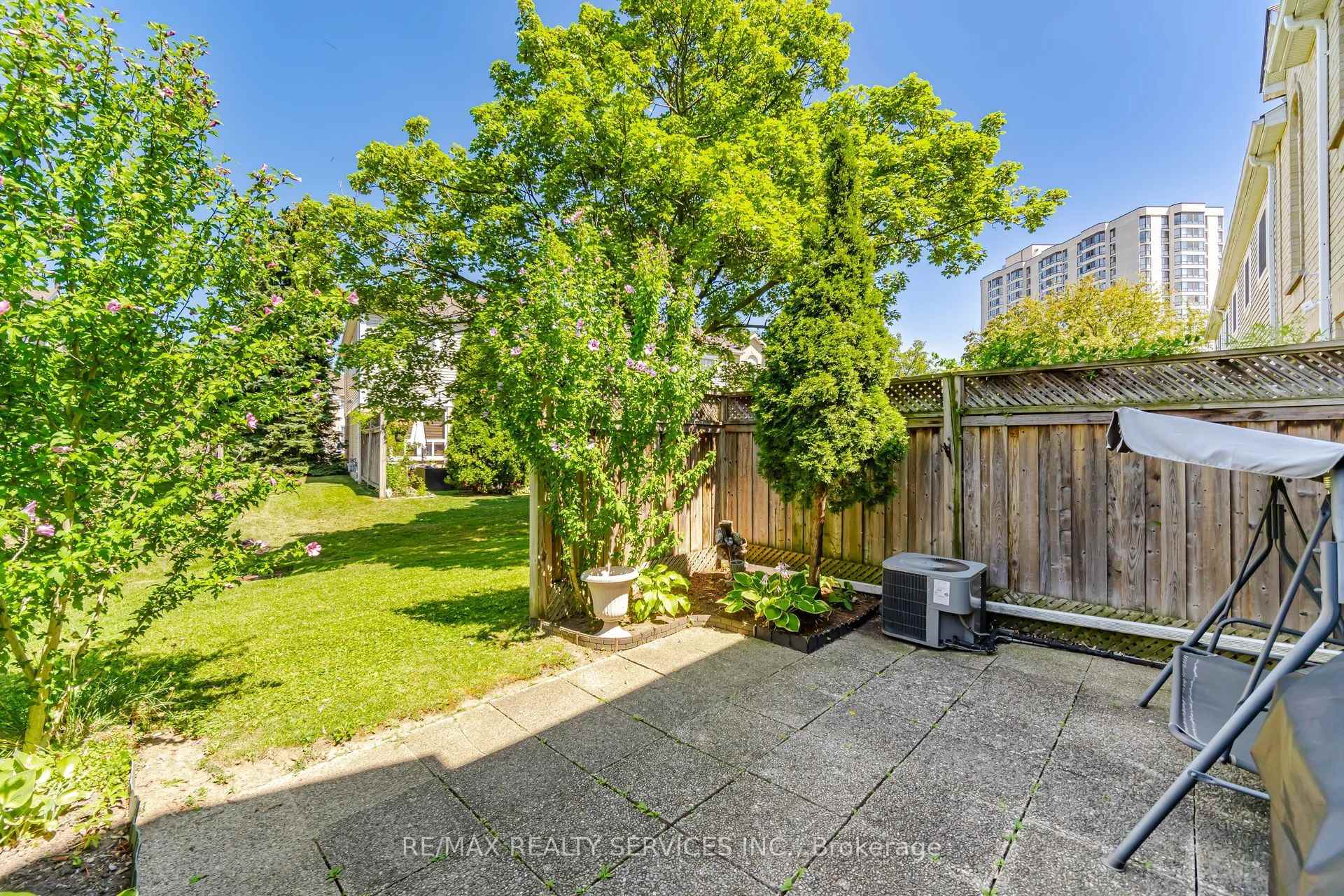 Photo 34 of 10 Hartnell Square, Brampton, Central Park — HOMEH