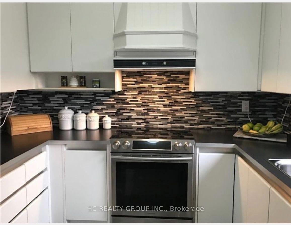 Photo 4 of 1482 Prince John Circle, Oakville, Clearview — HOMEH