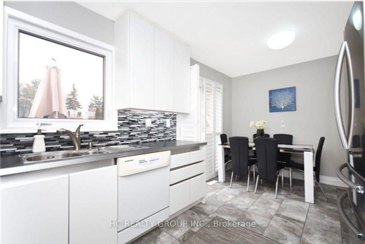 Photo 5 of 1482 Prince John Circle, Oakville, Clearview — HOMEH