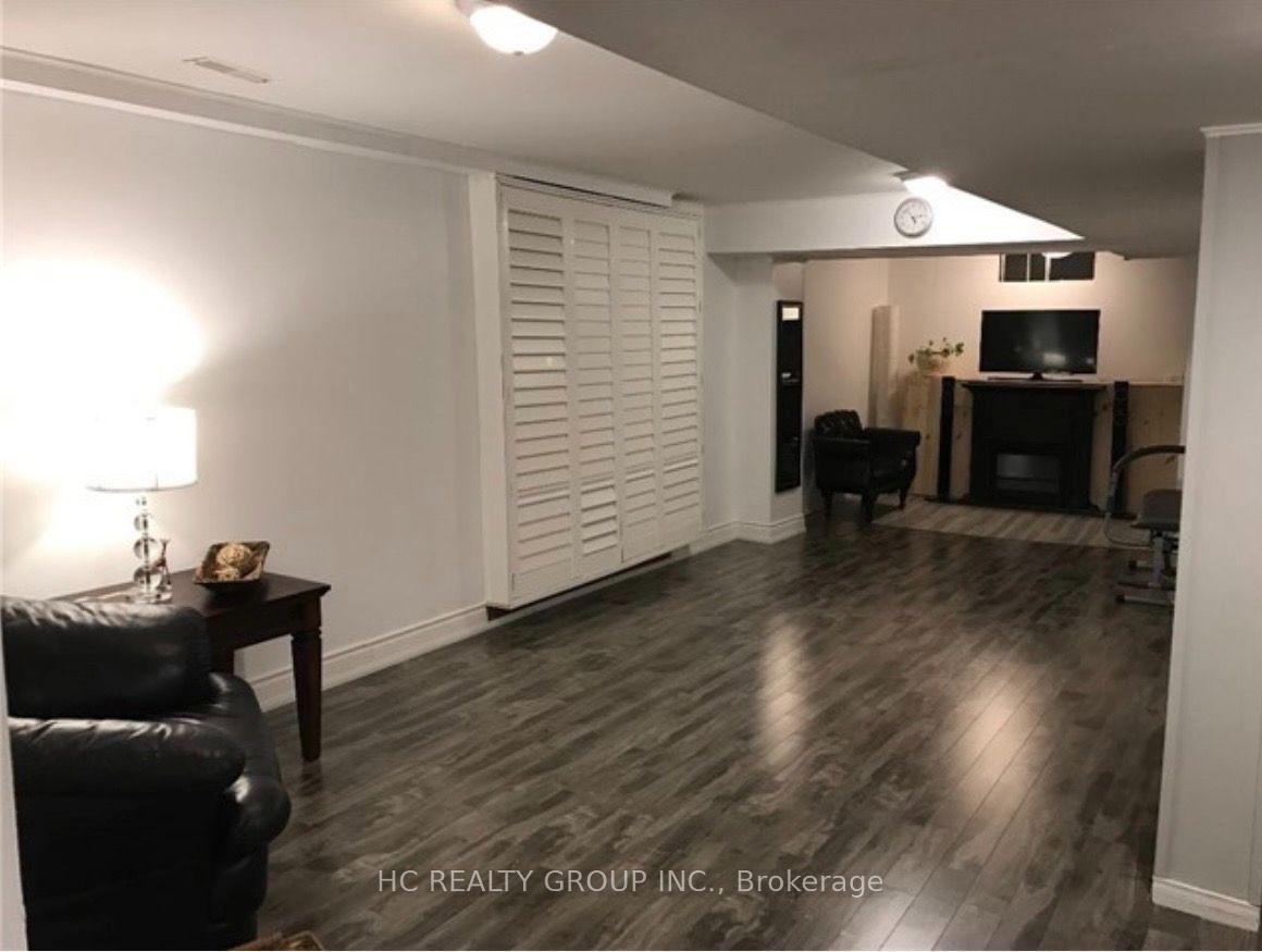 Photo 9 of 1482 Prince John Circle, Oakville, Clearview — HOMEH
