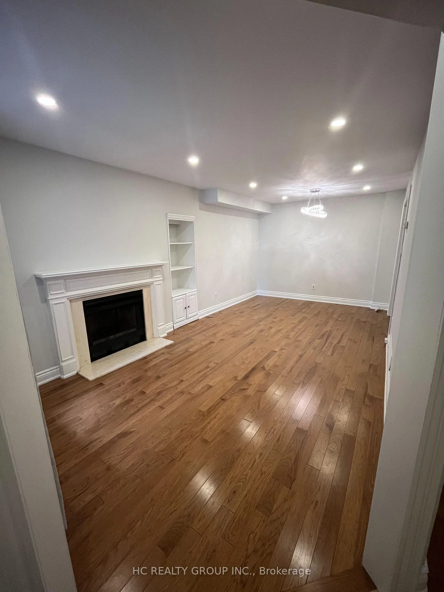 Photo 8 of 1482 Prince John Circle, Oakville, Clearview — HOMEH