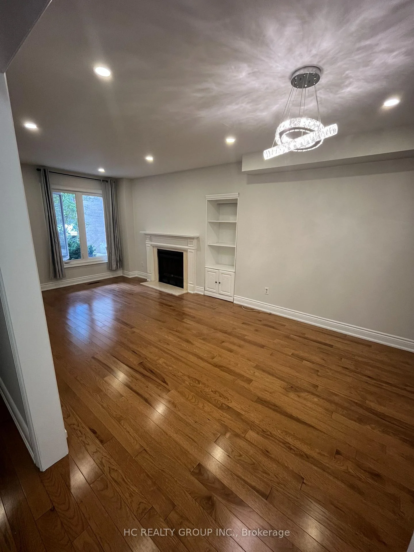 Photo 11 of 1482 Prince John Circle, Oakville, Clearview — HOMEH