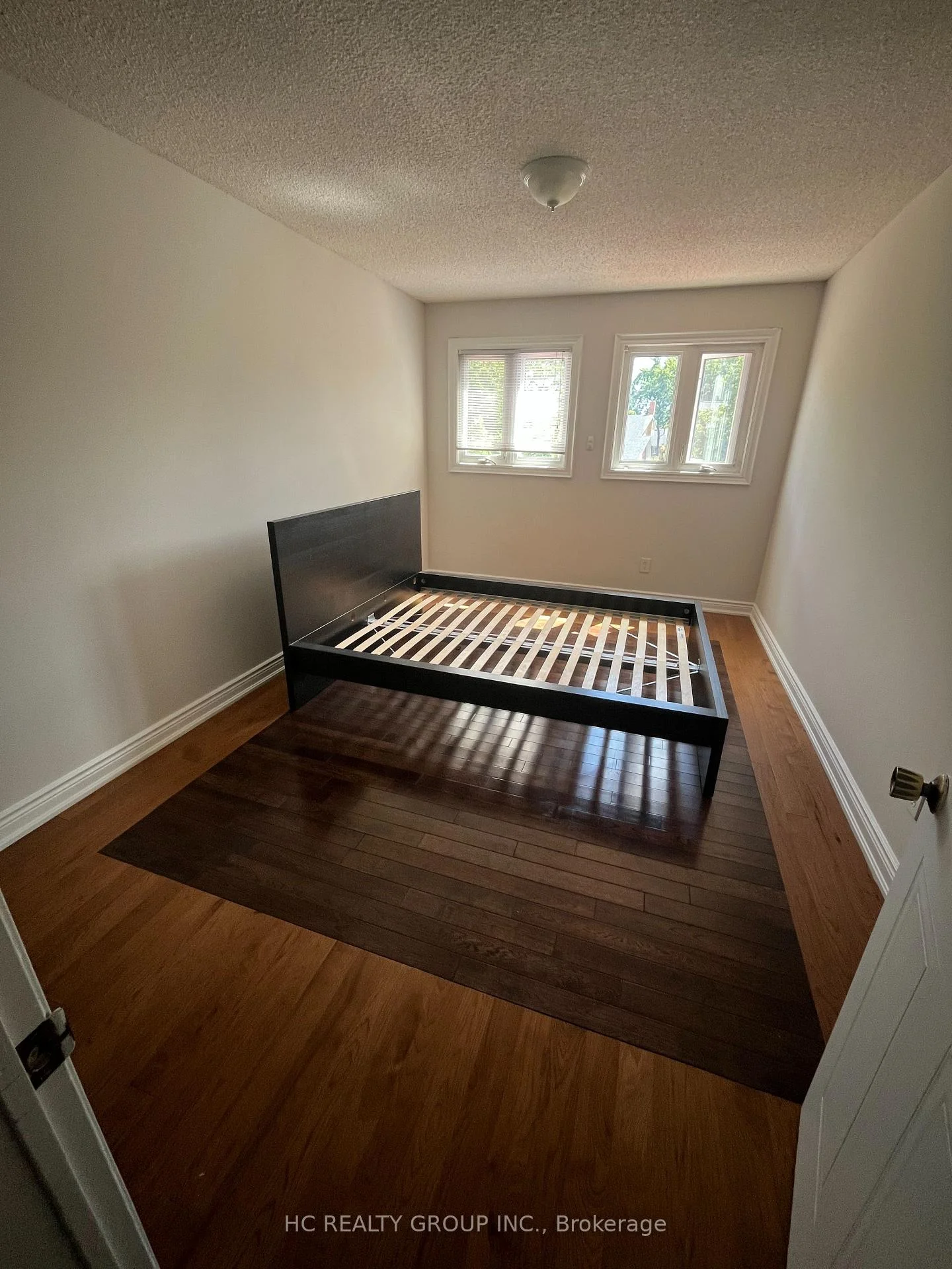 Photo 16 of 1482 Prince John Circle, Oakville, Clearview — HOMEH