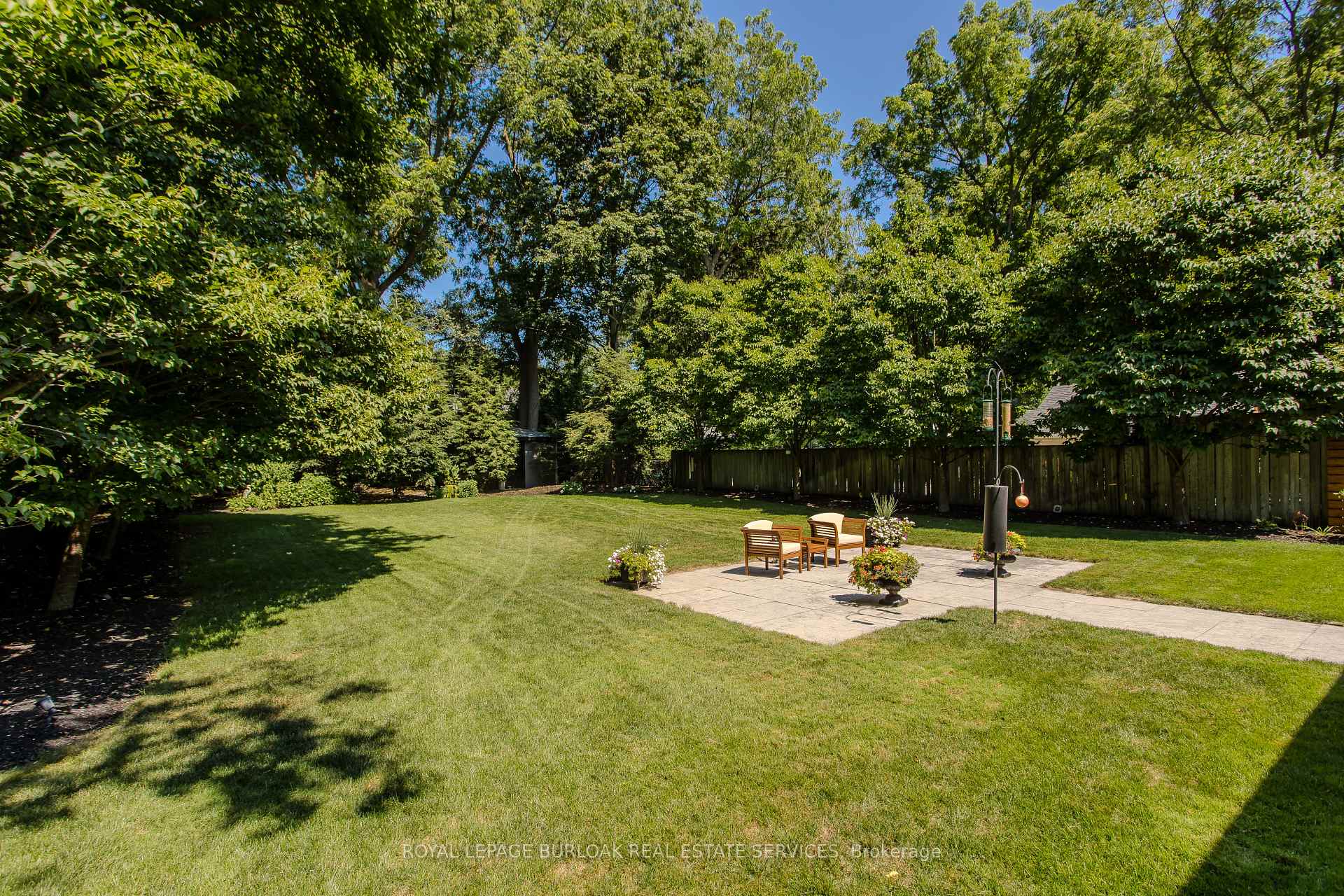 Photo 3 of 427 Smith Avenue, Burlington, Brant — HOMEH