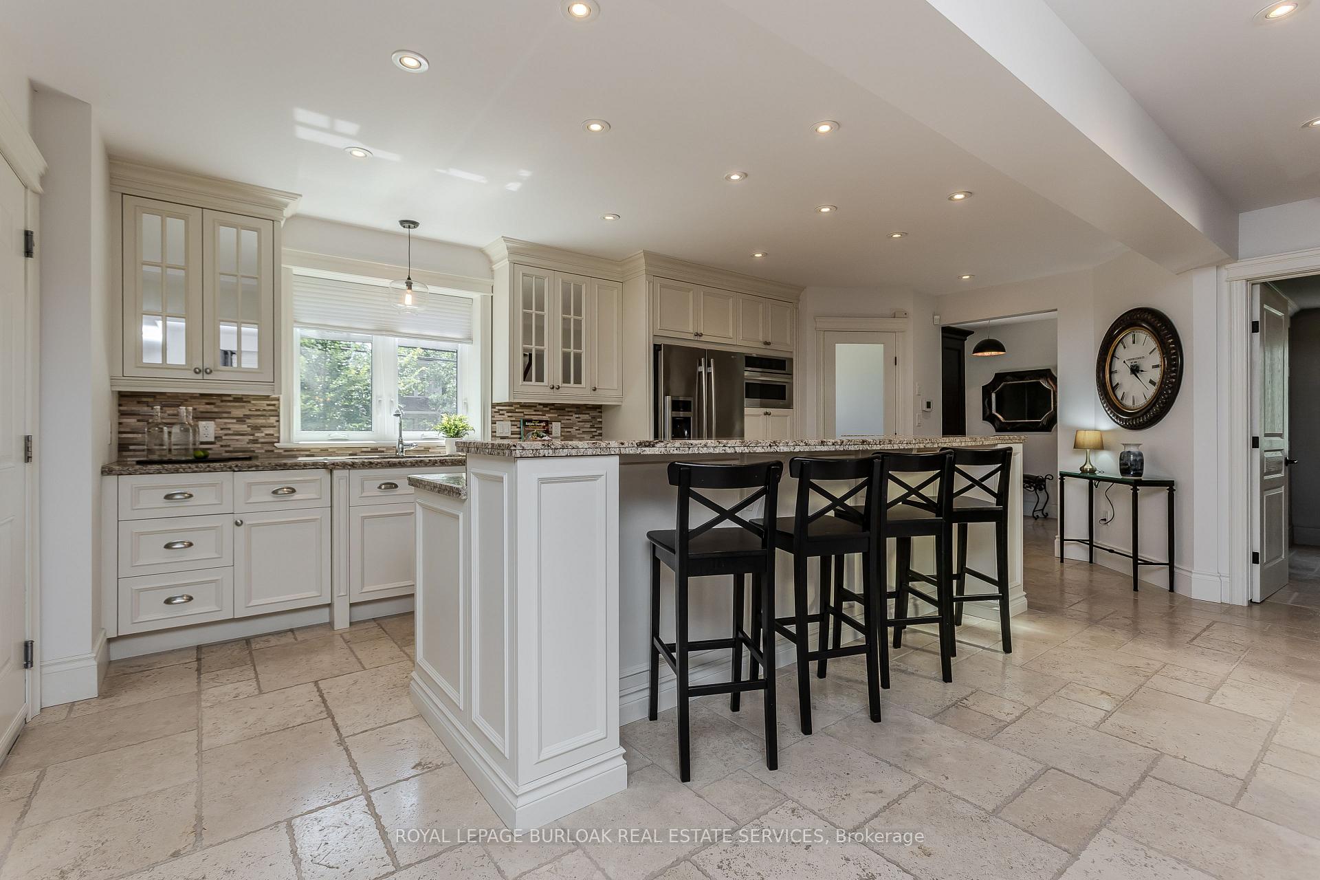 Photo 5 of 427 Smith Avenue, Burlington, Brant — HOMEH