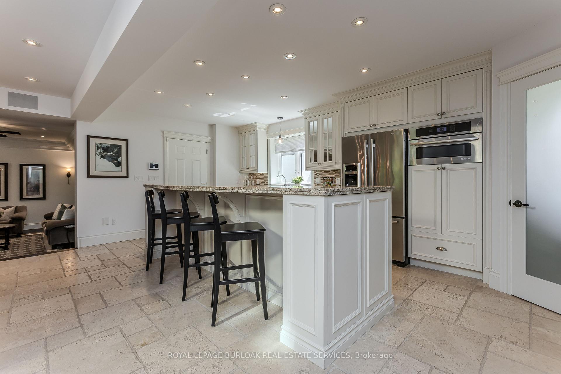 Photo 8 of 427 Smith Avenue, Burlington, Brant — HOMEH