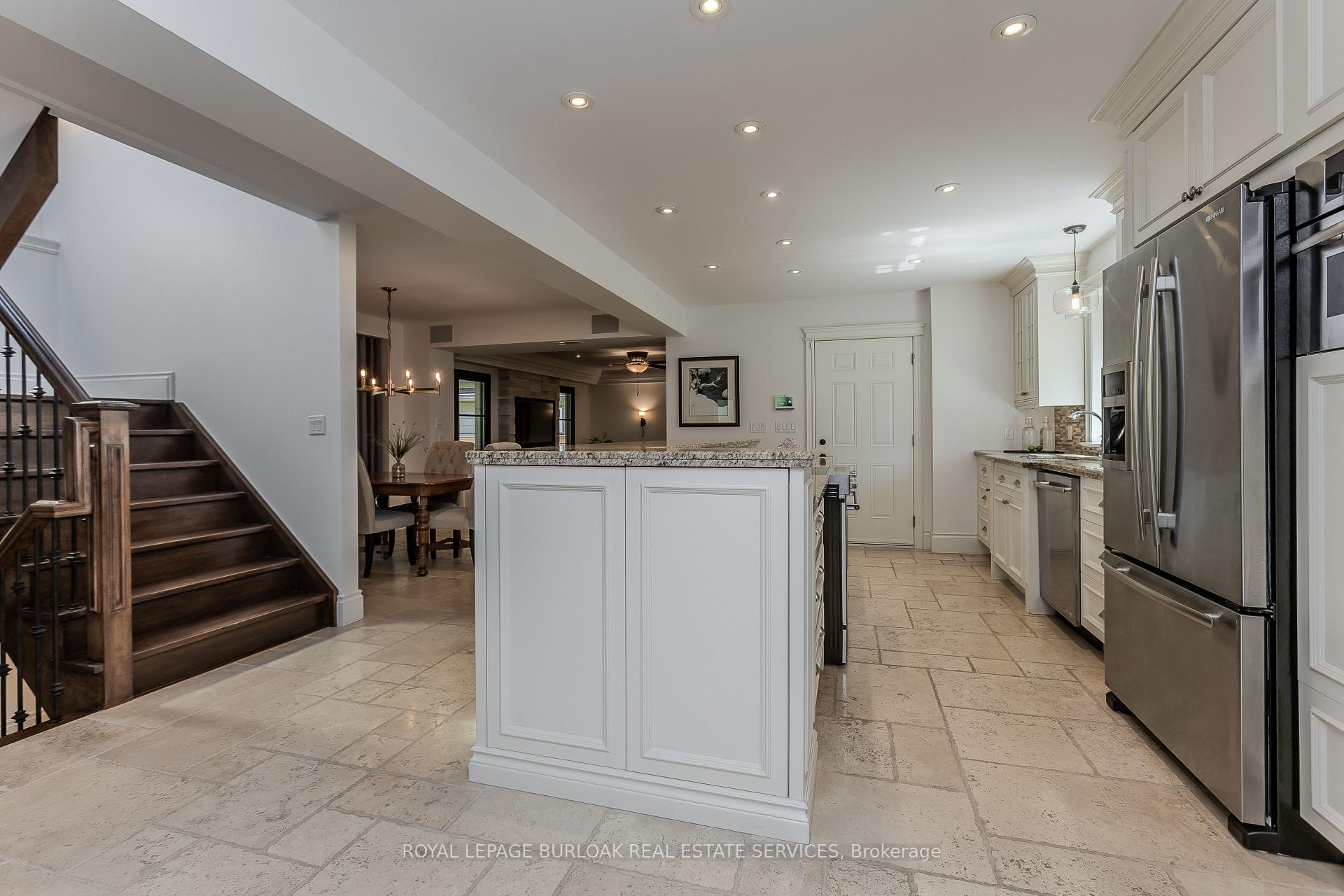 Photo 10 of 427 Smith Avenue, Burlington, Brant — HOMEH