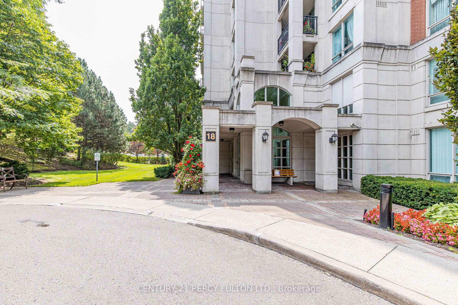 Photo 2 of Unit 816, 18 William Carson Crescent, North York, St. Andrew-Windfields — HOMEH