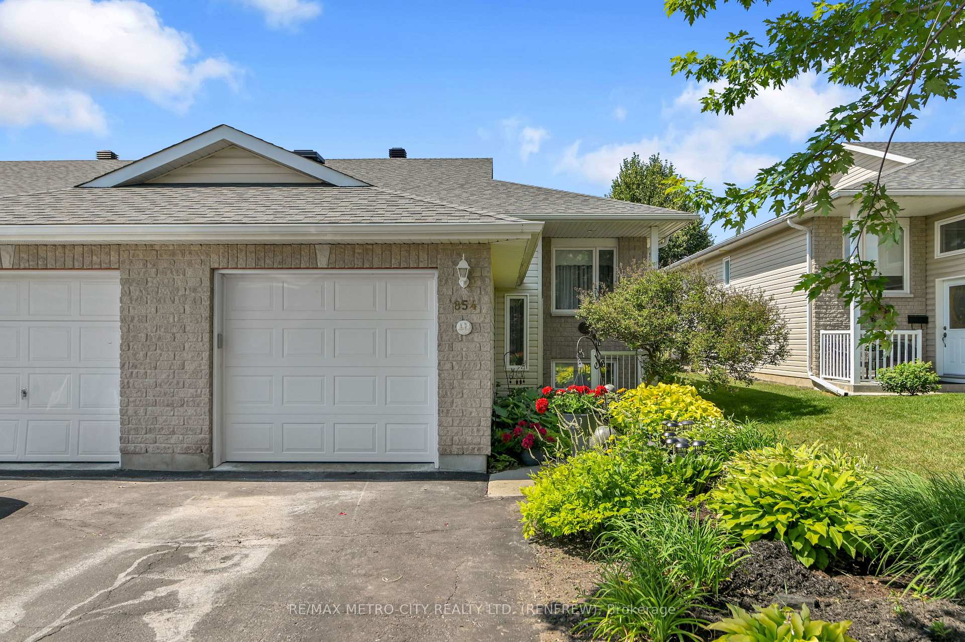 Photo 2 of 854 Eighth Street, Renfrew, Renfrew — HOMEH