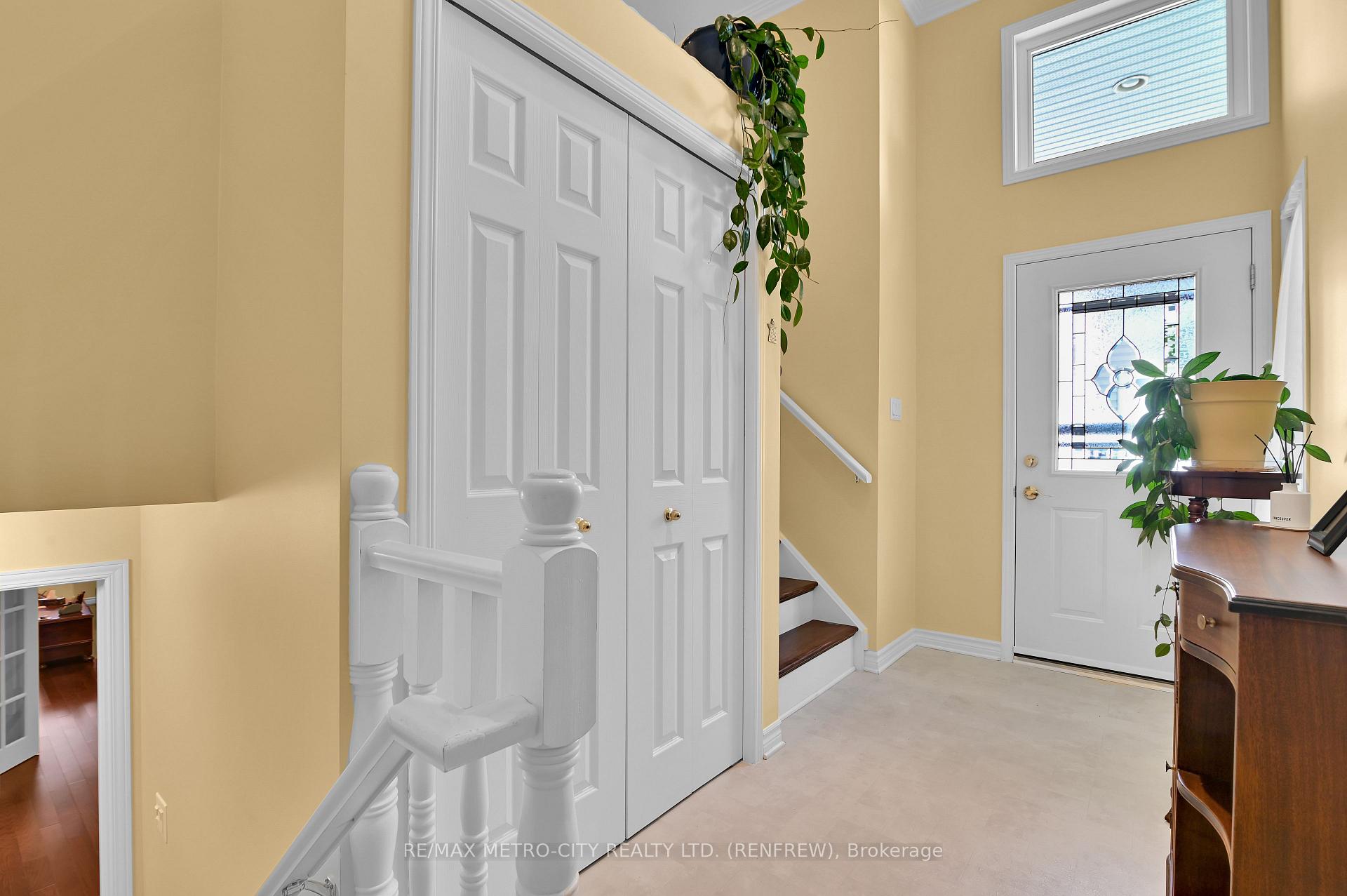 Photo 6 of 854 Eighth Street, Renfrew, Renfrew — HOMEH