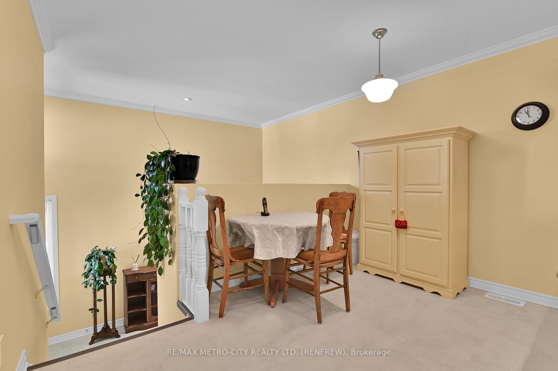 Photo 7 of 854 Eighth Street, Renfrew, Renfrew — HOMEH
