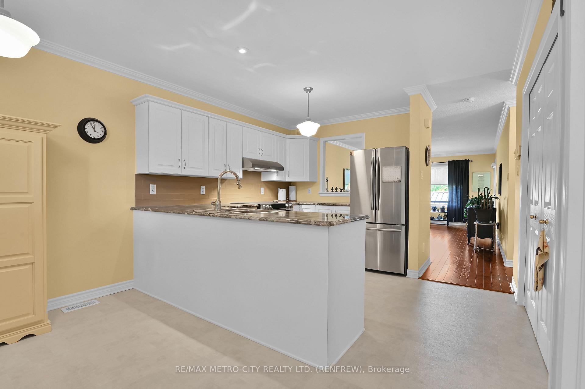 Photo 8 of 854 Eighth Street, Renfrew, Renfrew — HOMEH