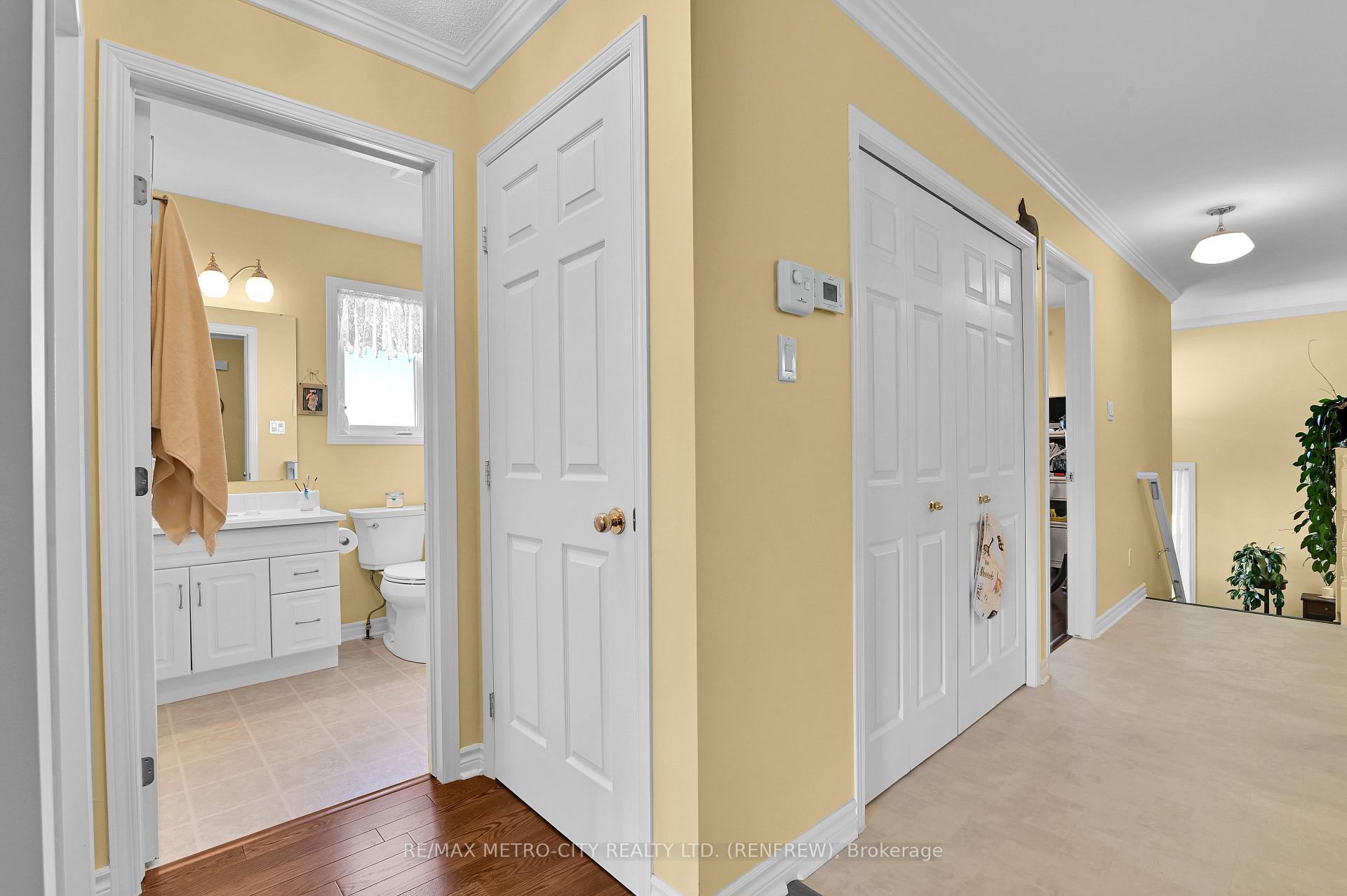 Photo 13 of 854 Eighth Street, Renfrew, Renfrew — HOMEH