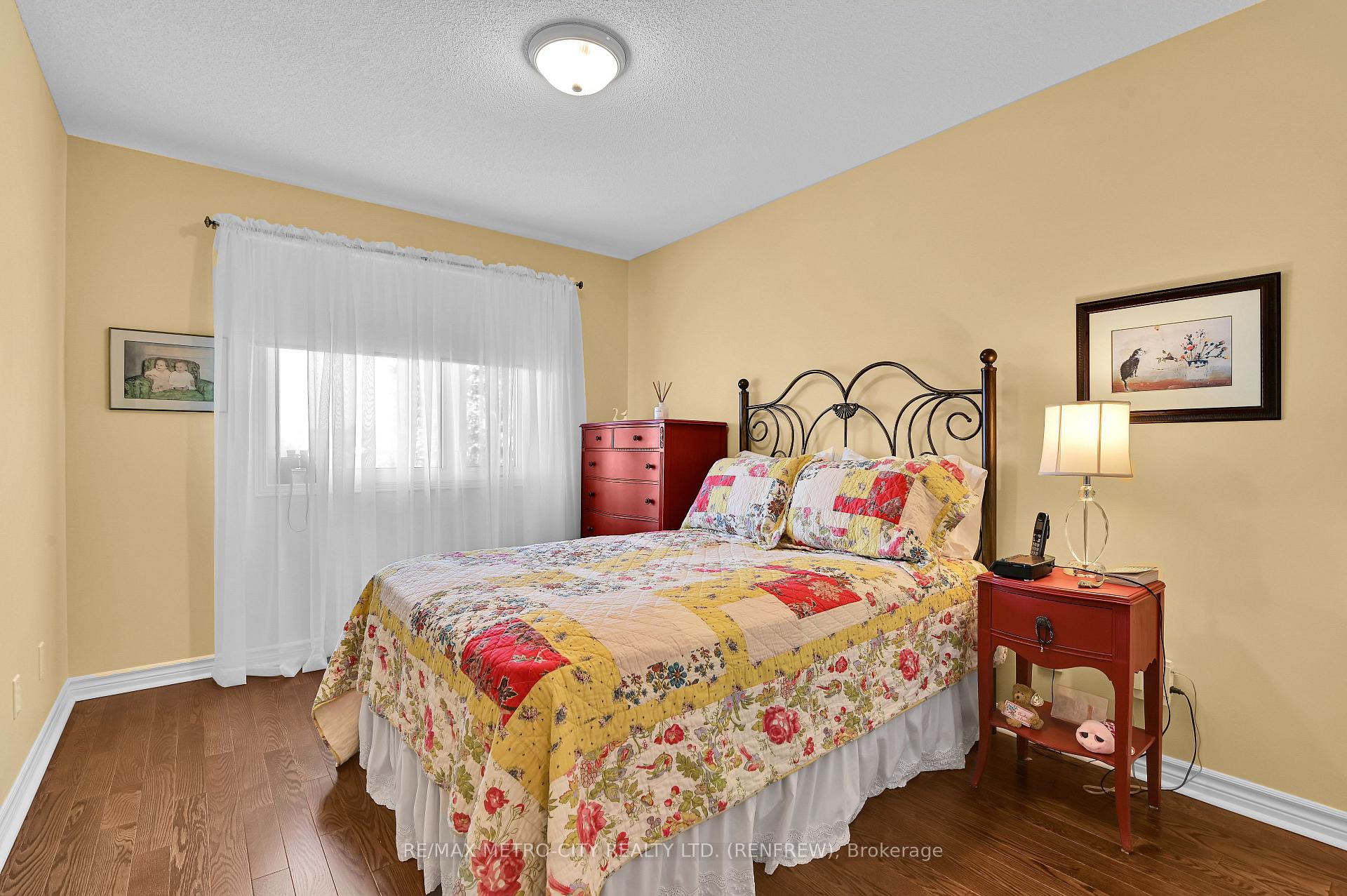 Photo 15 of 854 Eighth Street, Renfrew, Renfrew — HOMEH
