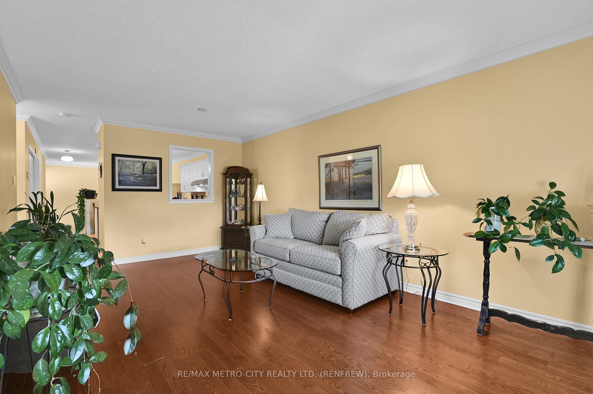 Photo 19 of 854 Eighth Street, Renfrew, Renfrew — HOMEH