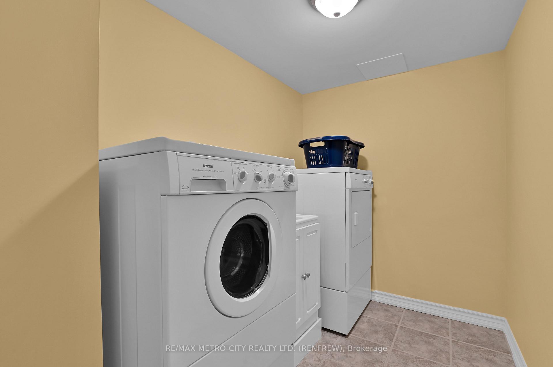 Photo 23 of 854 Eighth Street, Renfrew, Renfrew — HOMEH
