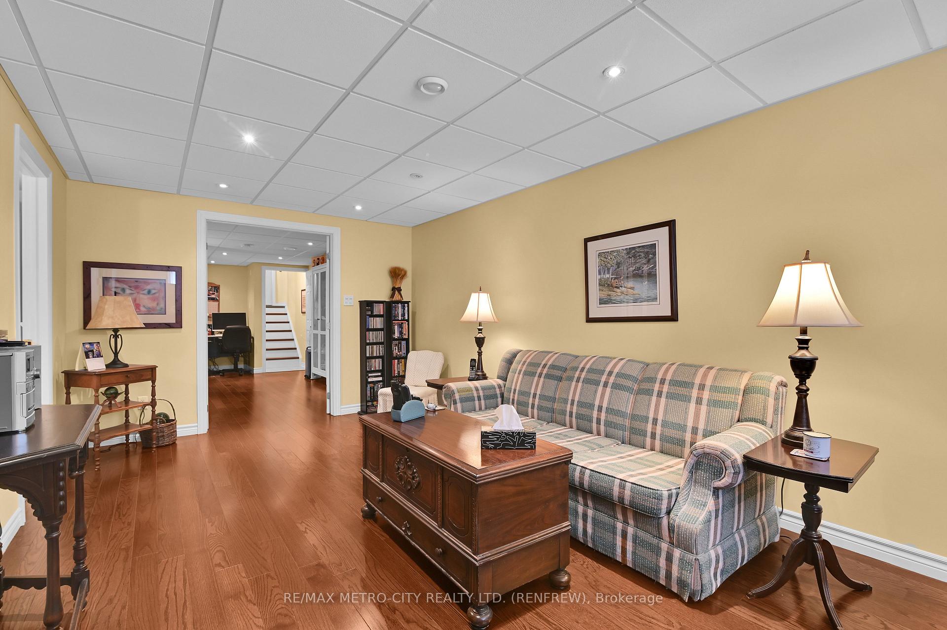 Photo 24 of 854 Eighth Street, Renfrew, Renfrew — HOMEH