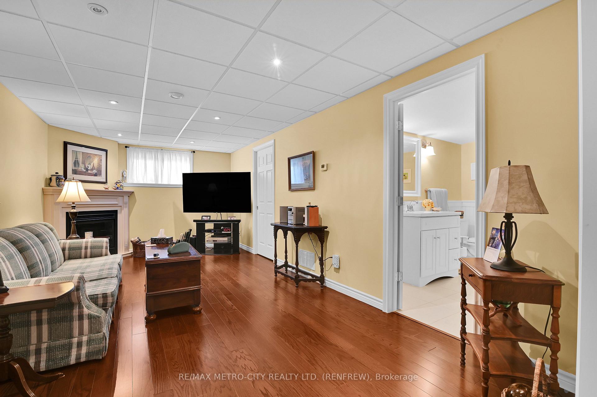 Photo 25 of 854 Eighth Street, Renfrew, Renfrew — HOMEH