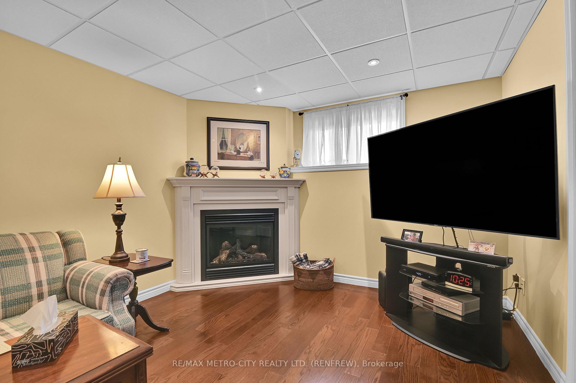 Photo 26 of 854 Eighth Street, Renfrew, Renfrew — HOMEH