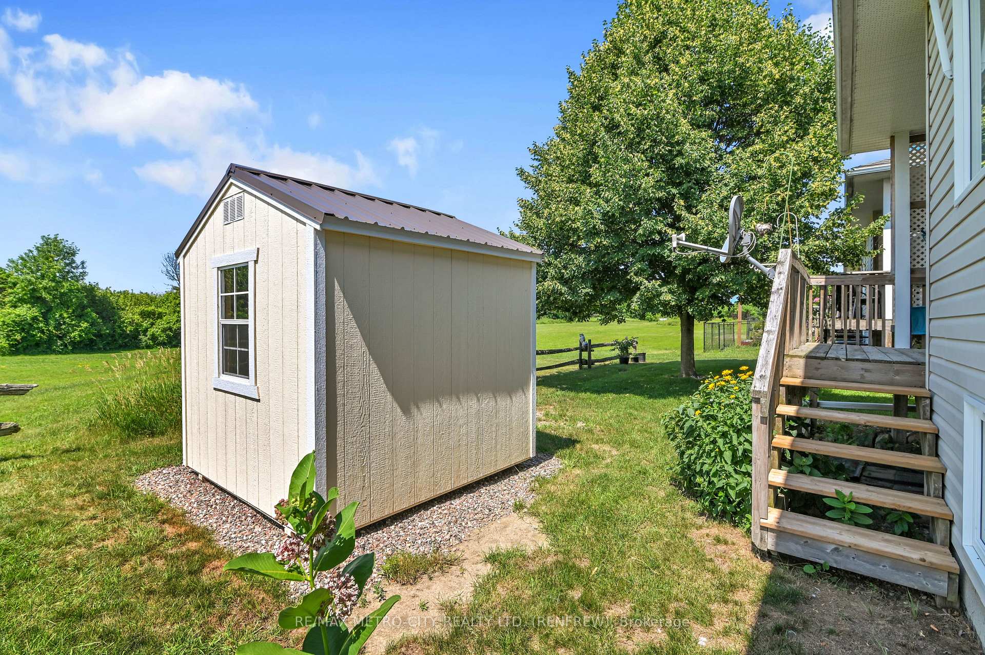 Photo 31 of 854 Eighth Street, Renfrew, Renfrew — HOMEH