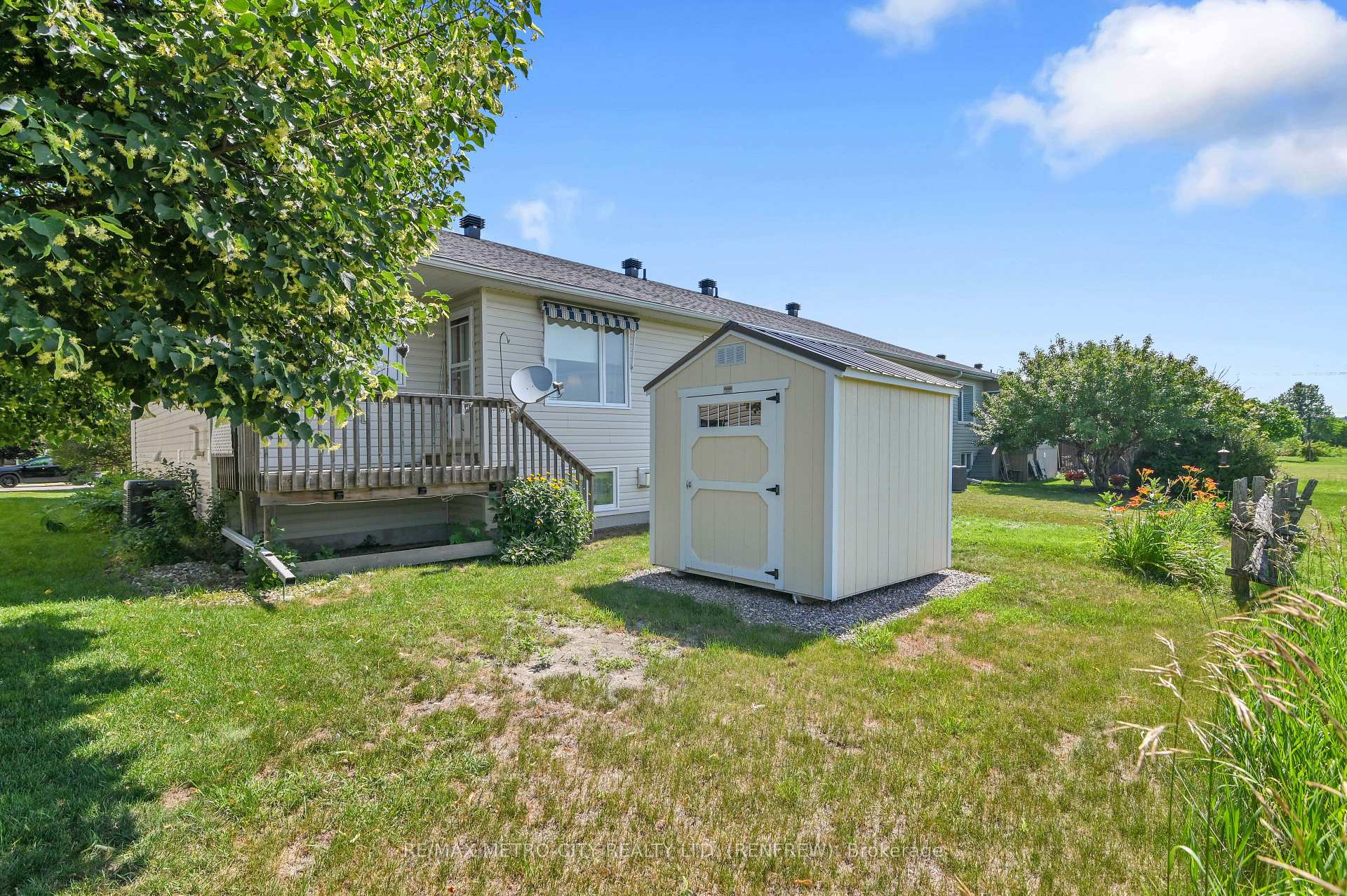 Photo 33 of 854 Eighth Street, Renfrew, Renfrew — HOMEH