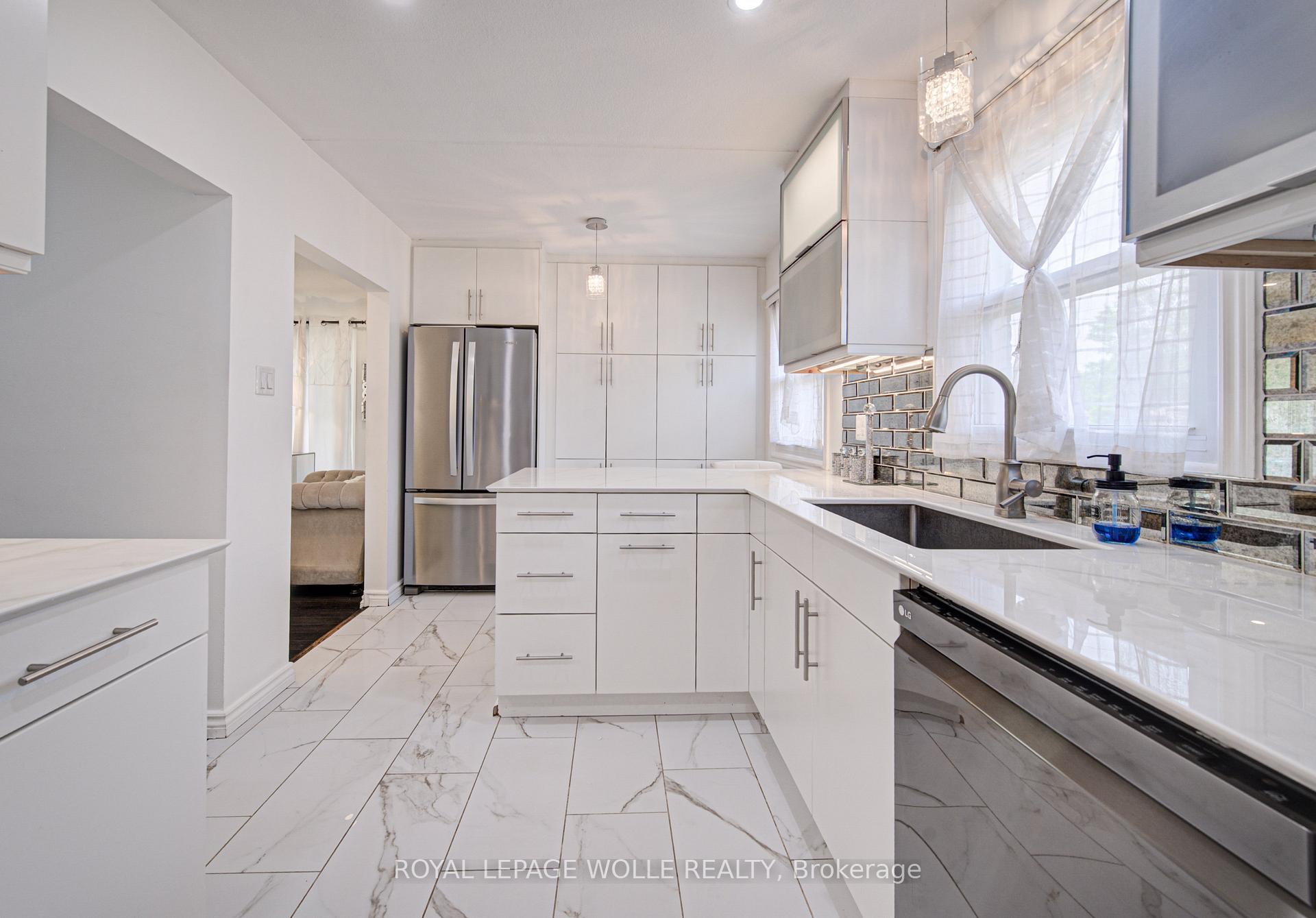 Photo 10 of 152 Clark Avenue, Kitchener, Vanier - Kitchener — HOMEH