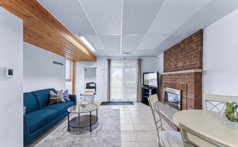 Photo 4 of Unit Bsmt, 37 April Gardens N, Aurora, Aurora Heights — HOMEH
