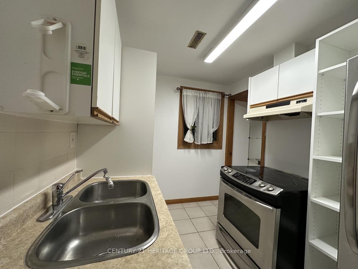 Photo 10 of Unit Bsmt, 37 April Gardens N, Aurora, Aurora Heights — HOMEH