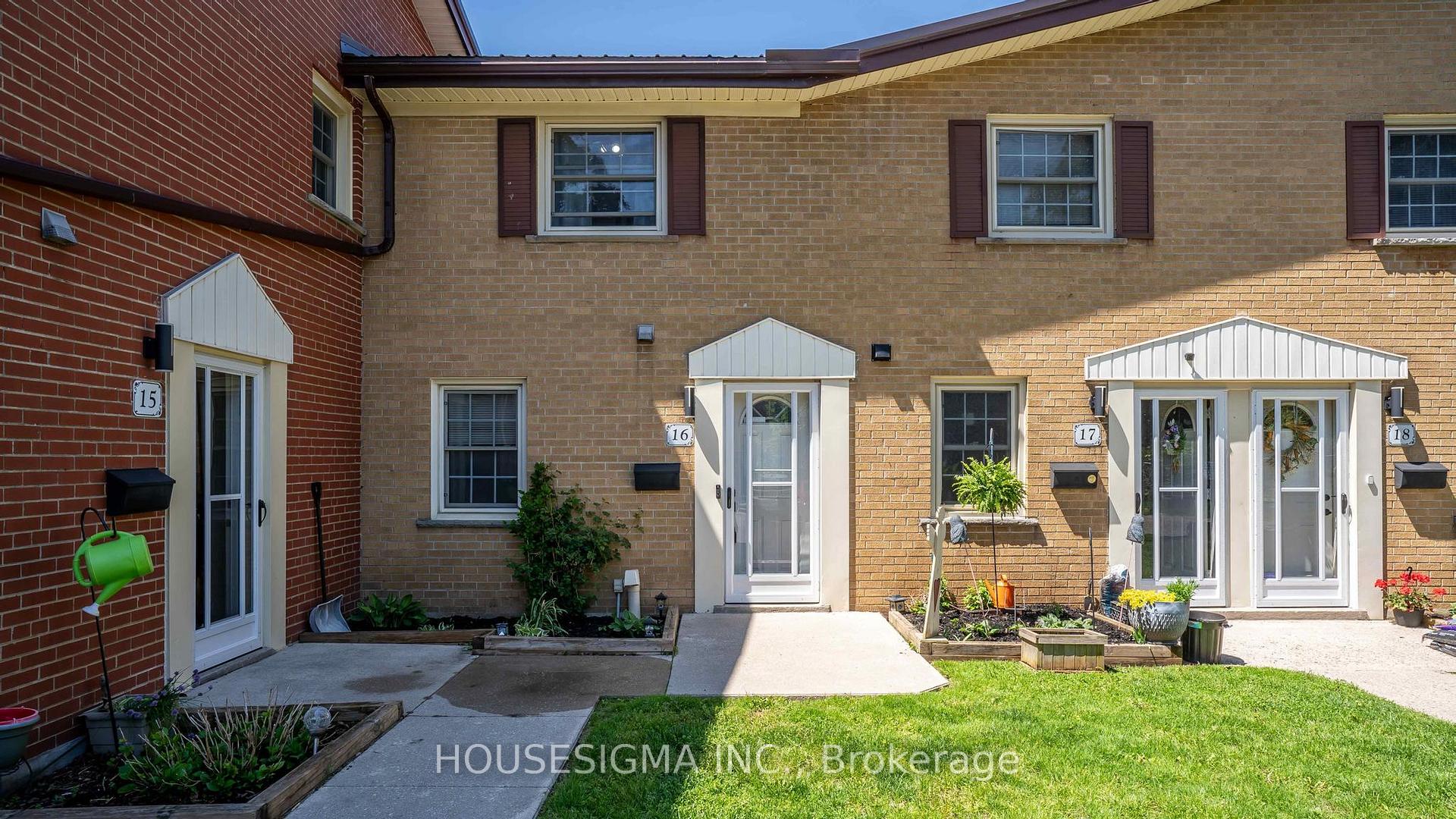 Photo 2 of 16 Arbour Glen Crescent, London, East A — HOMEH