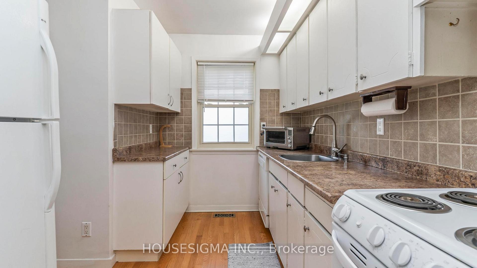 Photo 5 of 16 Arbour Glen Crescent, London, East A — HOMEH