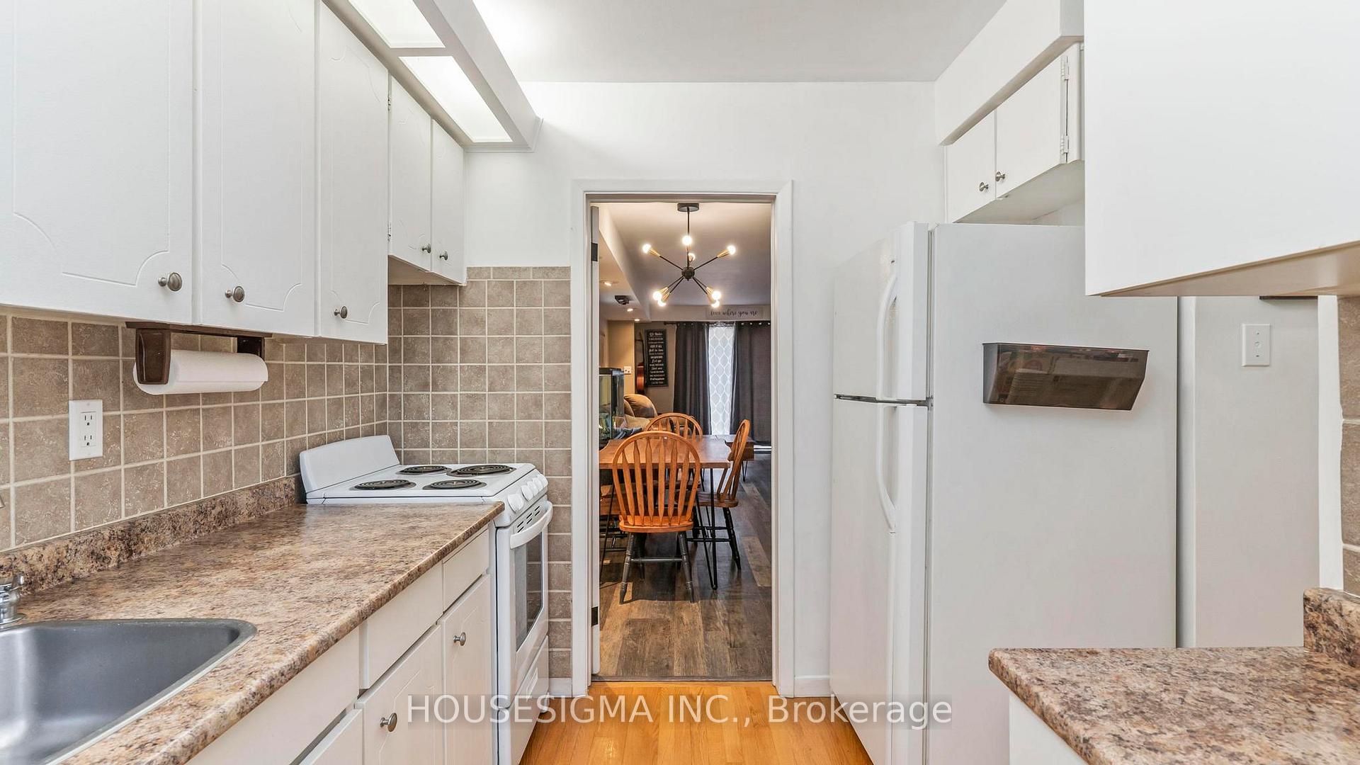 Photo 6 of 16 Arbour Glen Crescent, London, East A — HOMEH