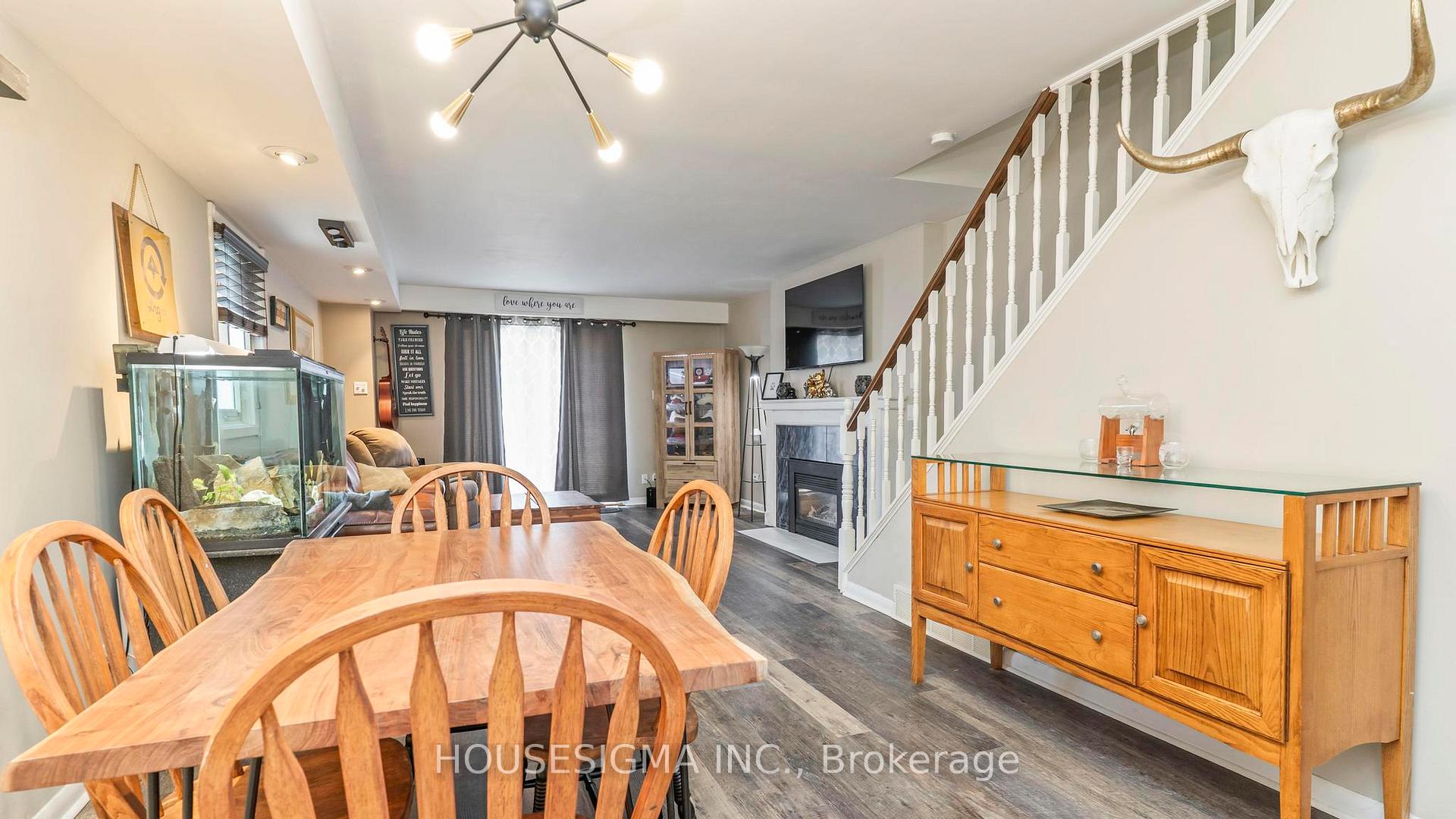 Photo 7 of 16 Arbour Glen Crescent, London, East A — HOMEH