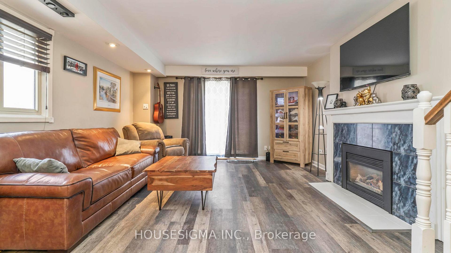 Photo 9 of 16 Arbour Glen Crescent, London, East A — HOMEH